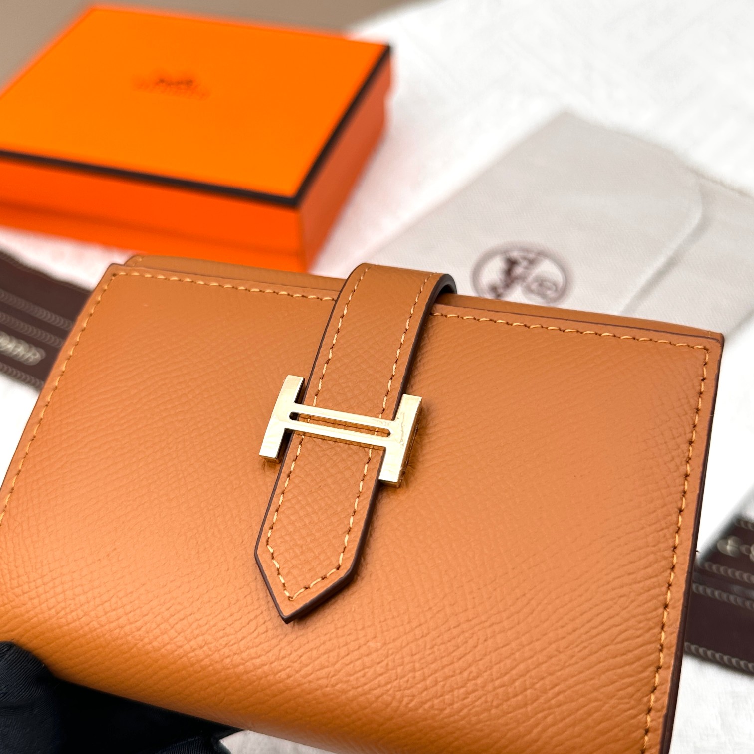 Hermès Togo Leather Compact Wallet with Gold Hardware - 10 x 12 cm 5 a1678604721674 7582