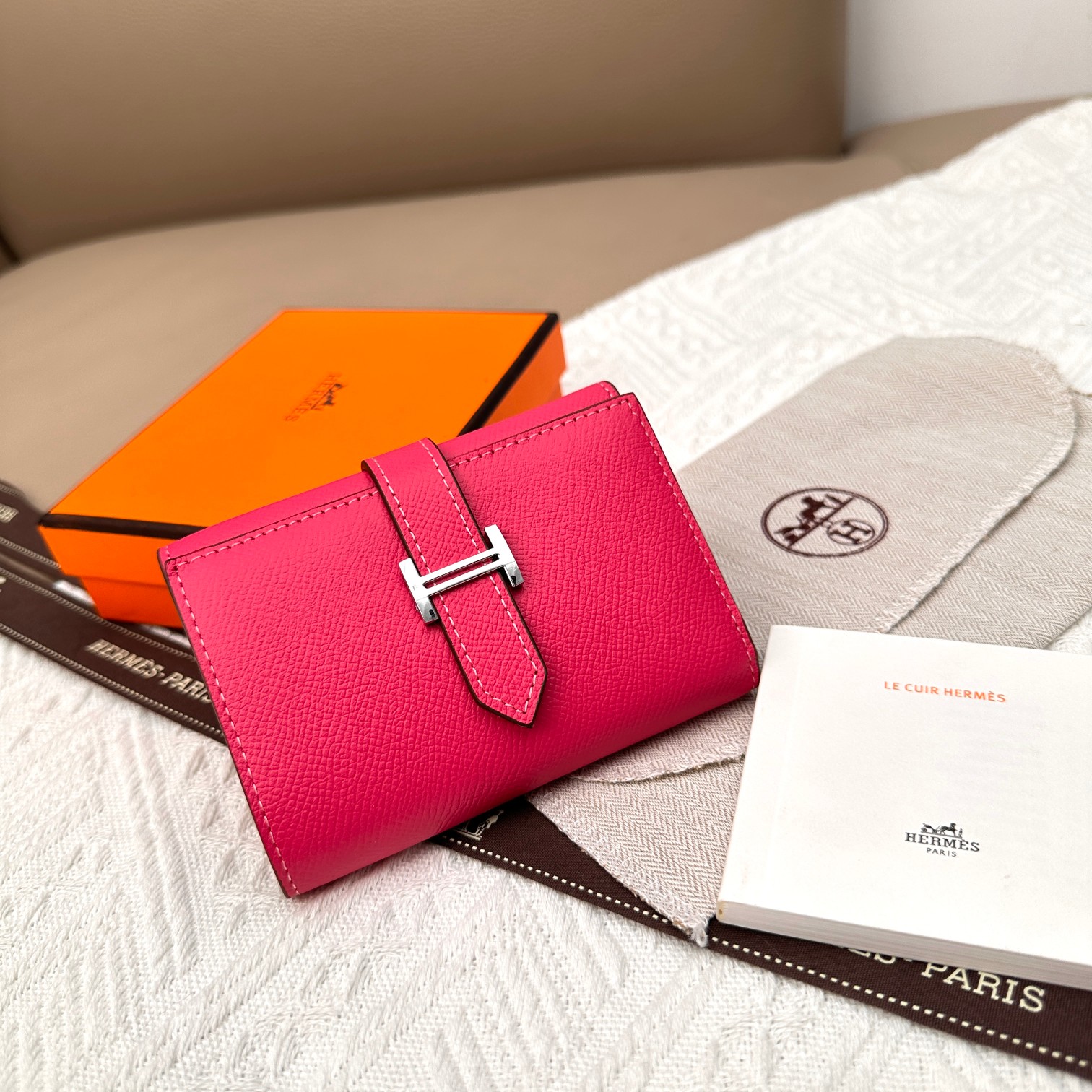 Hermes Togo محفظ جلدي ثلاثي الطي بإبزيم فضي مع إبزيم فضية