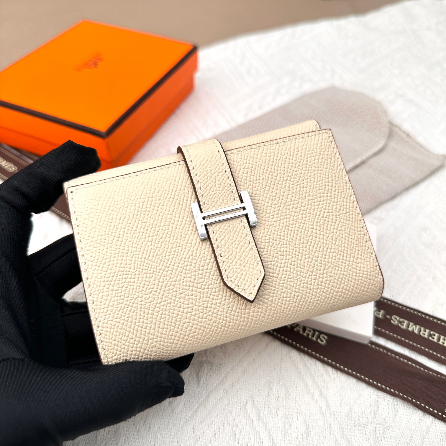 Hermes Togo Leather Compact Wallet, Trifold Design with Silver Buckle, 10x12CM 4 a1678614650687 4442