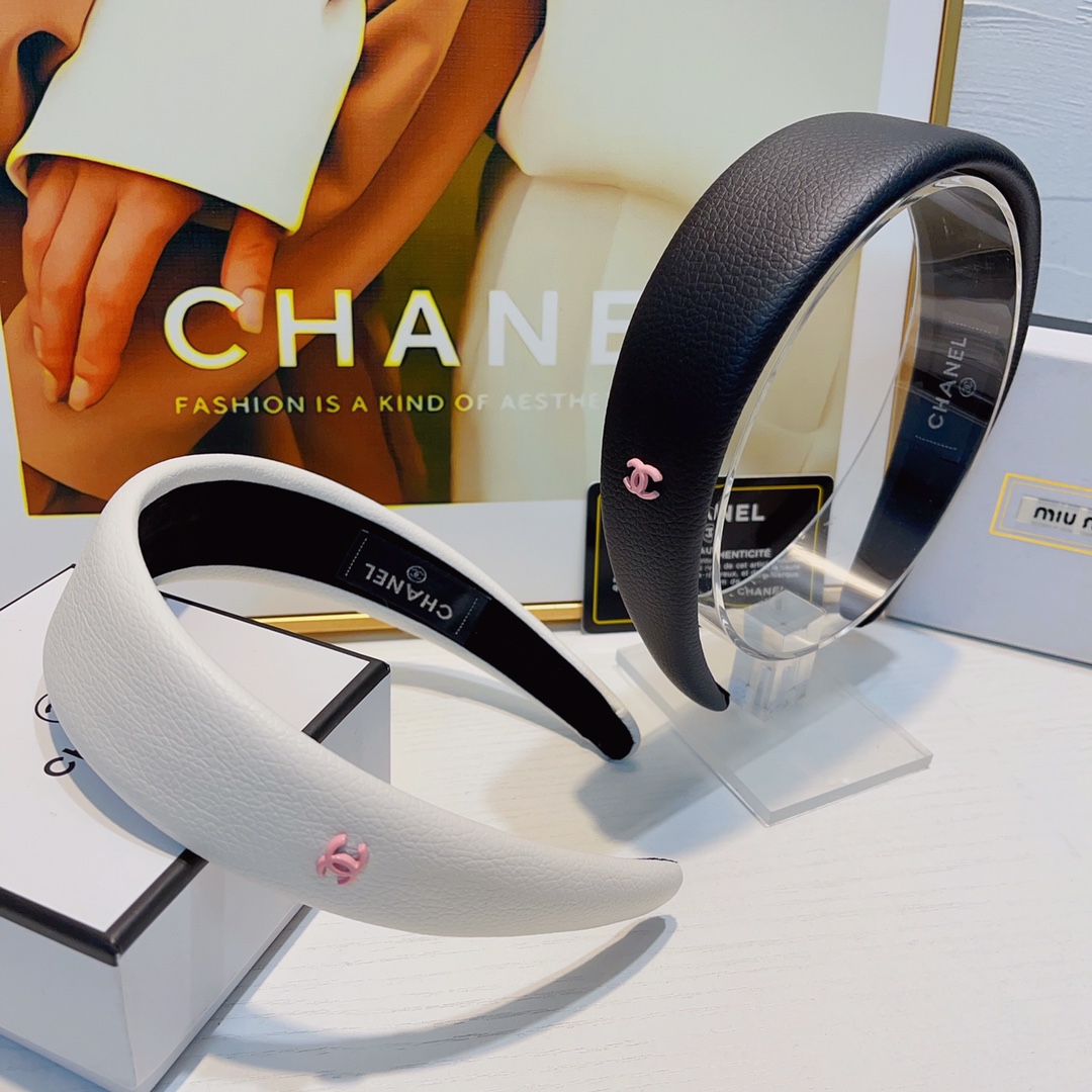 NO:277783,CHANEL Xiaoxiang CHANEL hairband lychee pattern pink logo hairband Simple and fashionable temperament versatile little fairy must-have item Treasure style Close eyes recommended (single) hairpins, hairpins, chanel, hairpins19860909CHANEL小香 CHANEL发箍 荔枝纹粉色logo发箍 简约时尚气质百搭小仙女必入单品 宝藏款 闭眼入推荐款（单个）发夹,发夹,chanel,hairpins,accessory