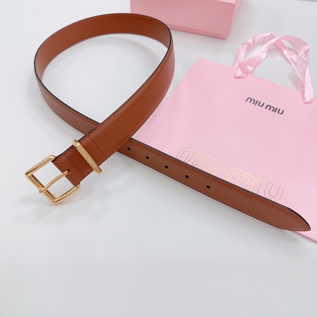 [Miu Miu Belts]The 3.5cm Miu Miu leather belt features a simple yet elegant de