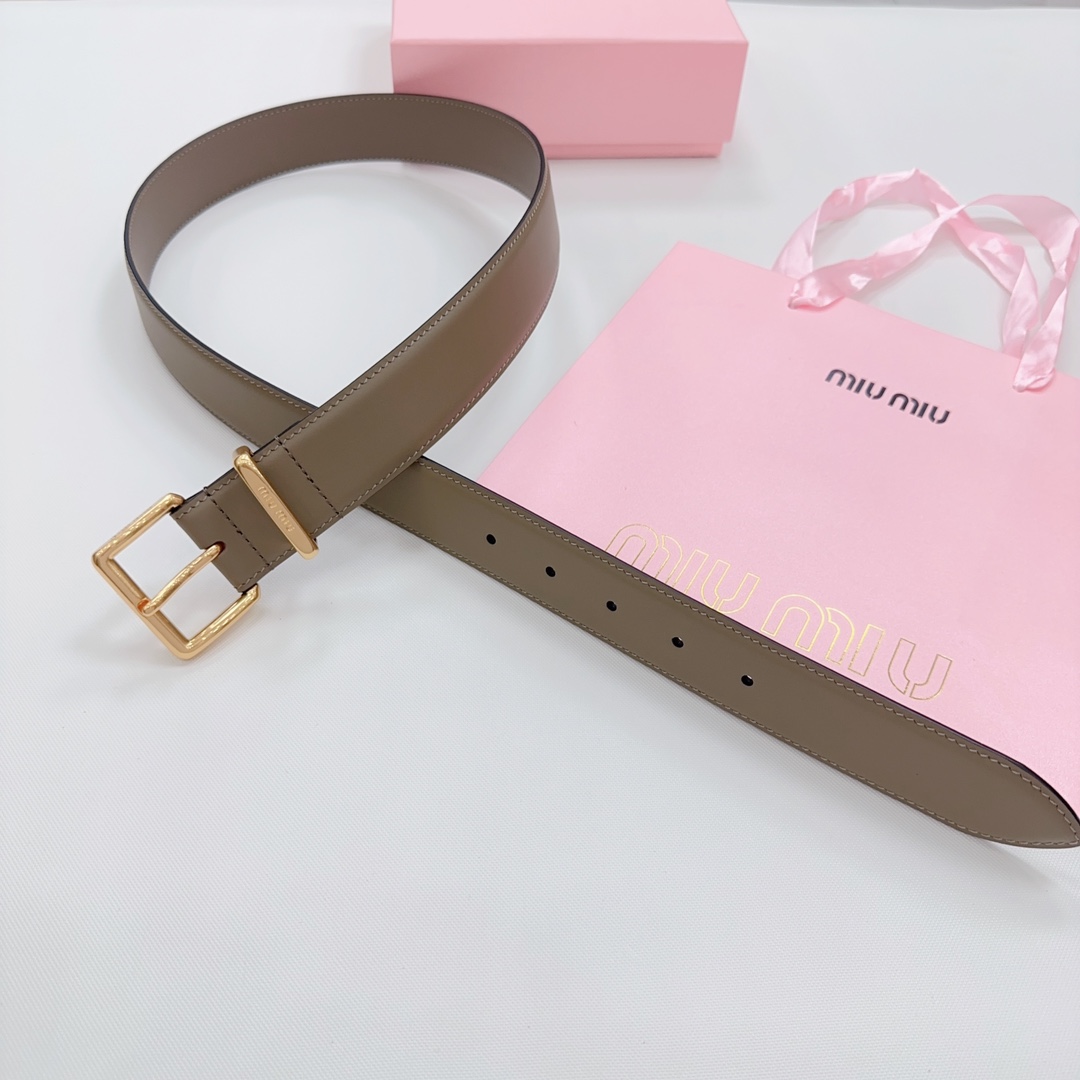 [Miu Miu Belts]The 3.5cm Miu Miu leather belt features a simple yet elegant de