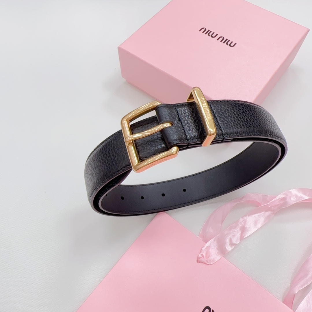[Miu Miu Belts]The 3.5cm Miu Miu leather belt features a simple yet elegant de