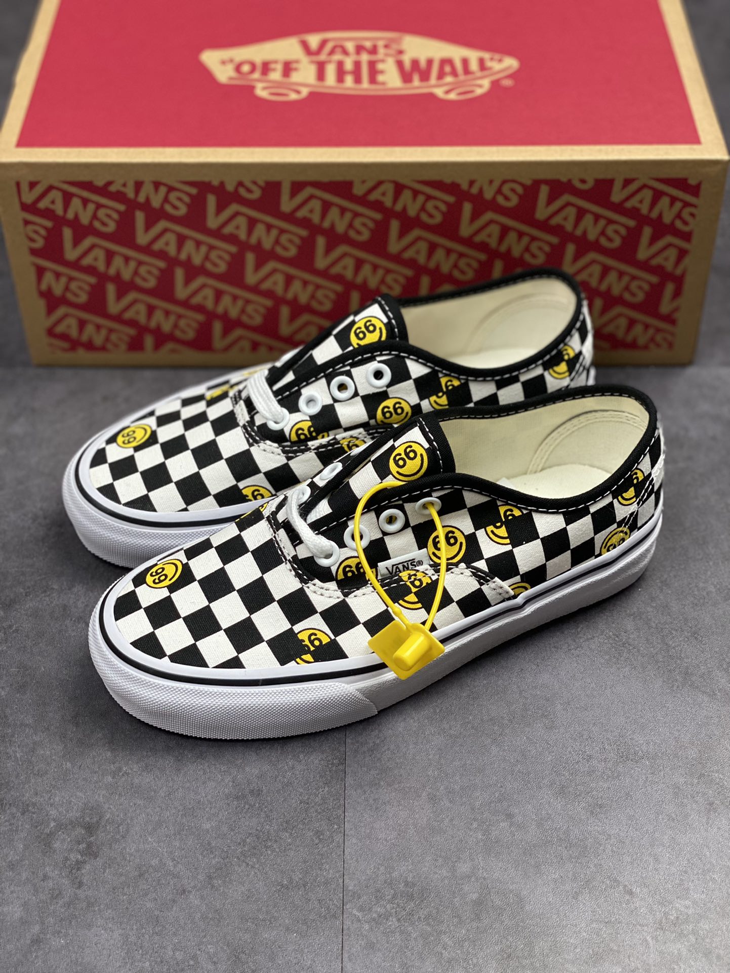 Vans official Authentic black and white checkerboard 66 smiley print men's shoes women's shoes canvas shoes VN000EE3BP9