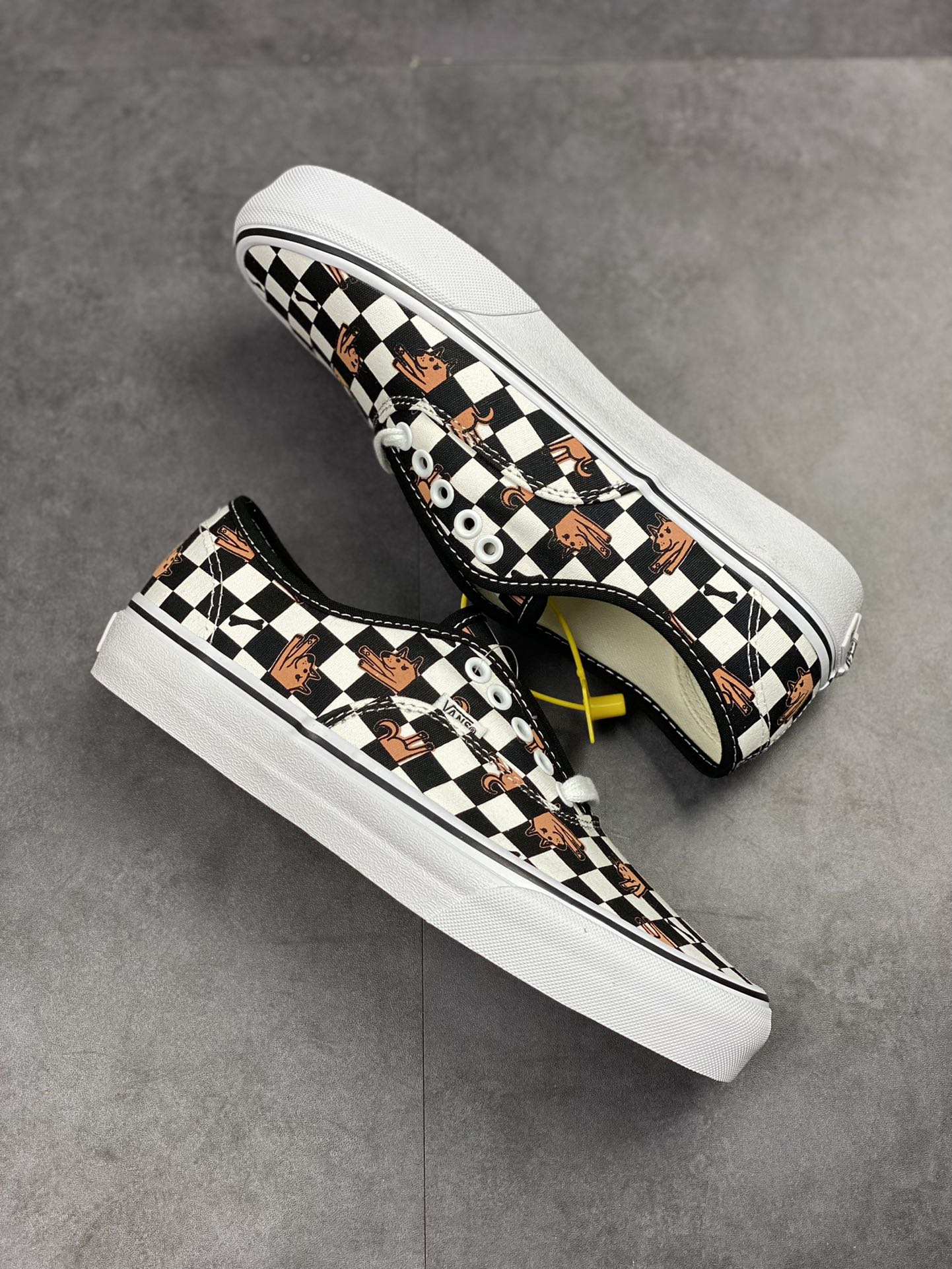 Vans official Authentic black and white checkerboard funny puppy print men's shoes women's shoes canvas shoes VN0A5KS9BP6