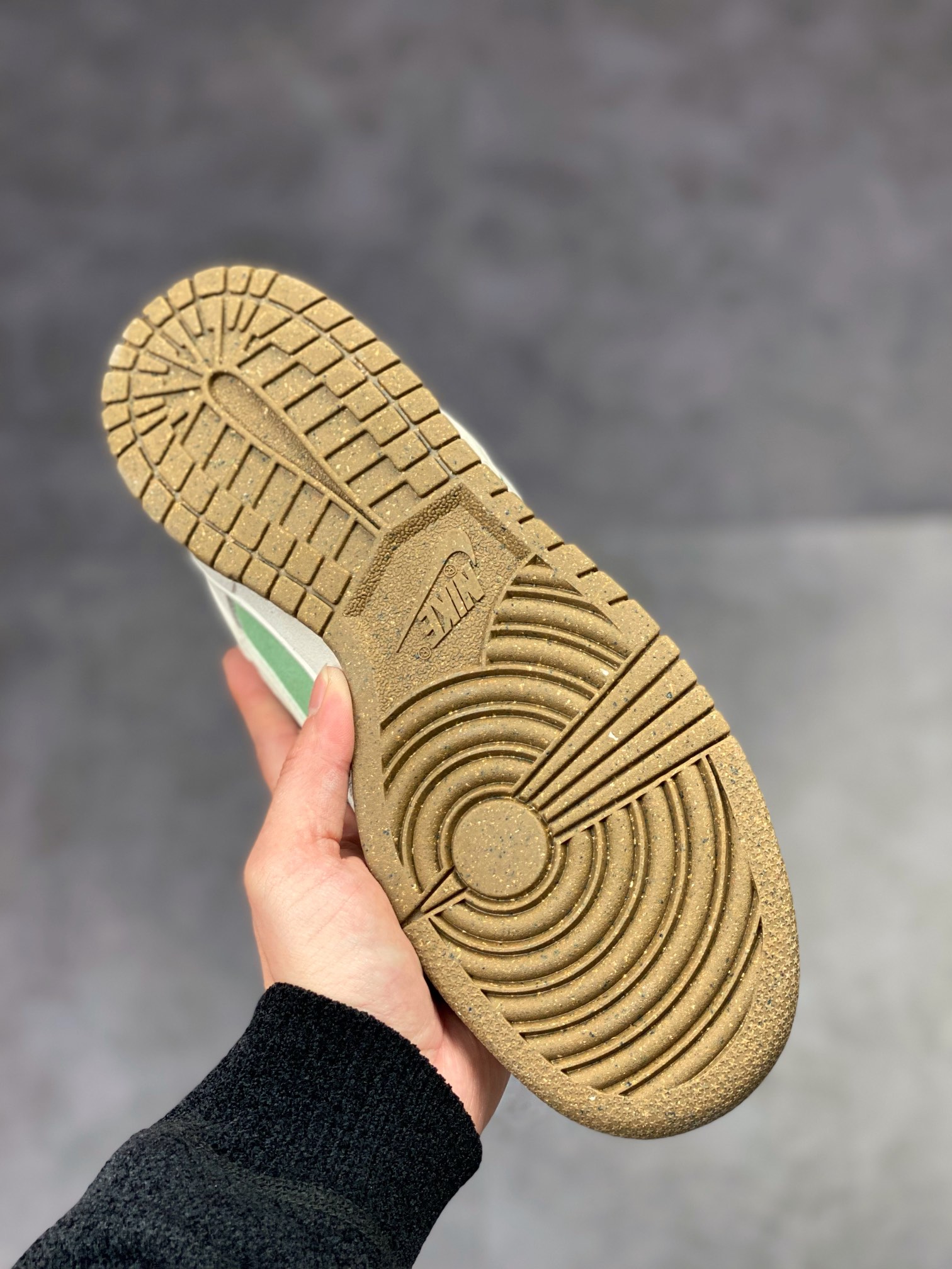 Nike Dunk Low SE “85” 灰绿双勾 DO9457-108