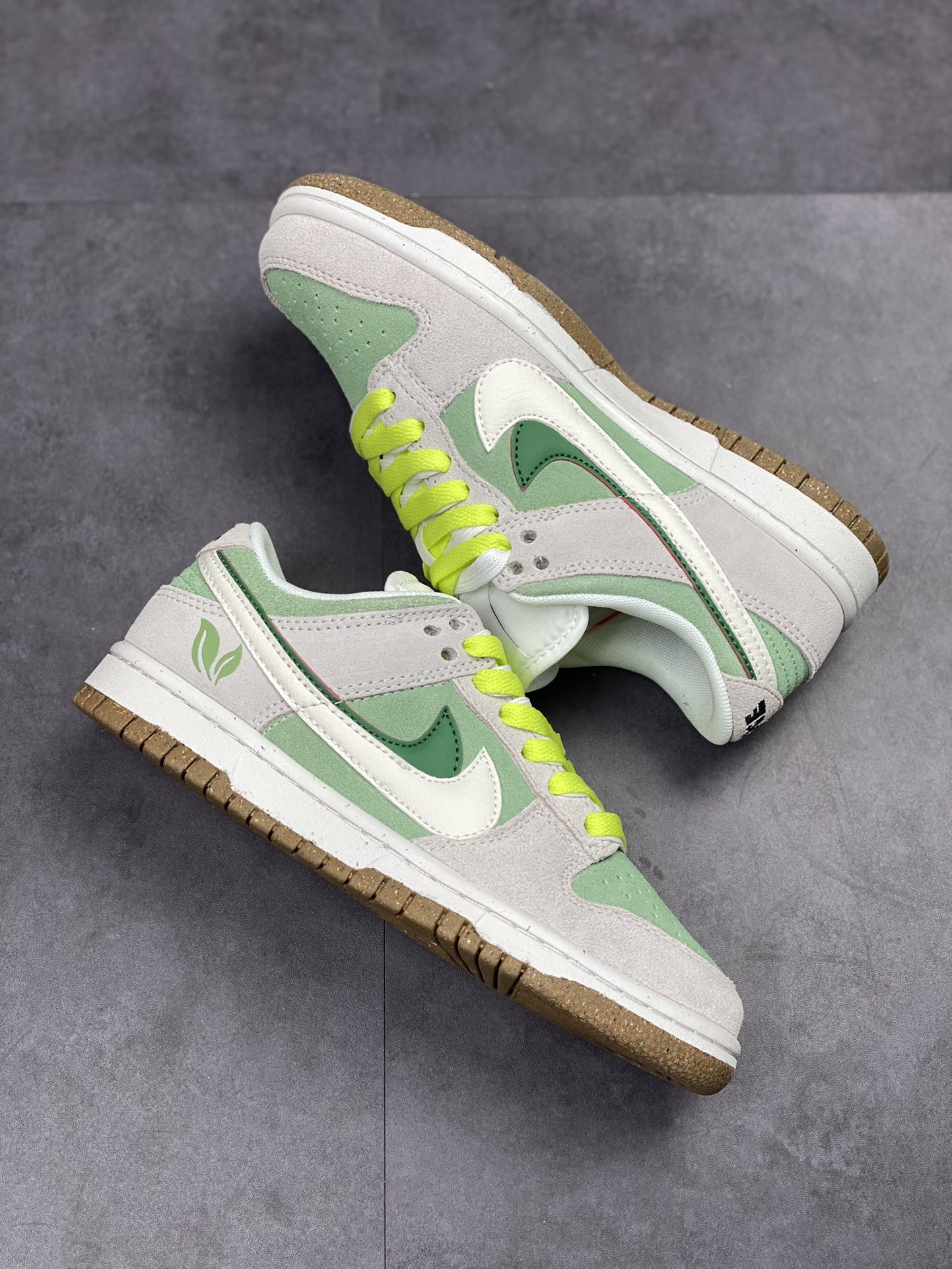 Nike Dunk Low SE “85” 灰绿双勾 DO9457-108