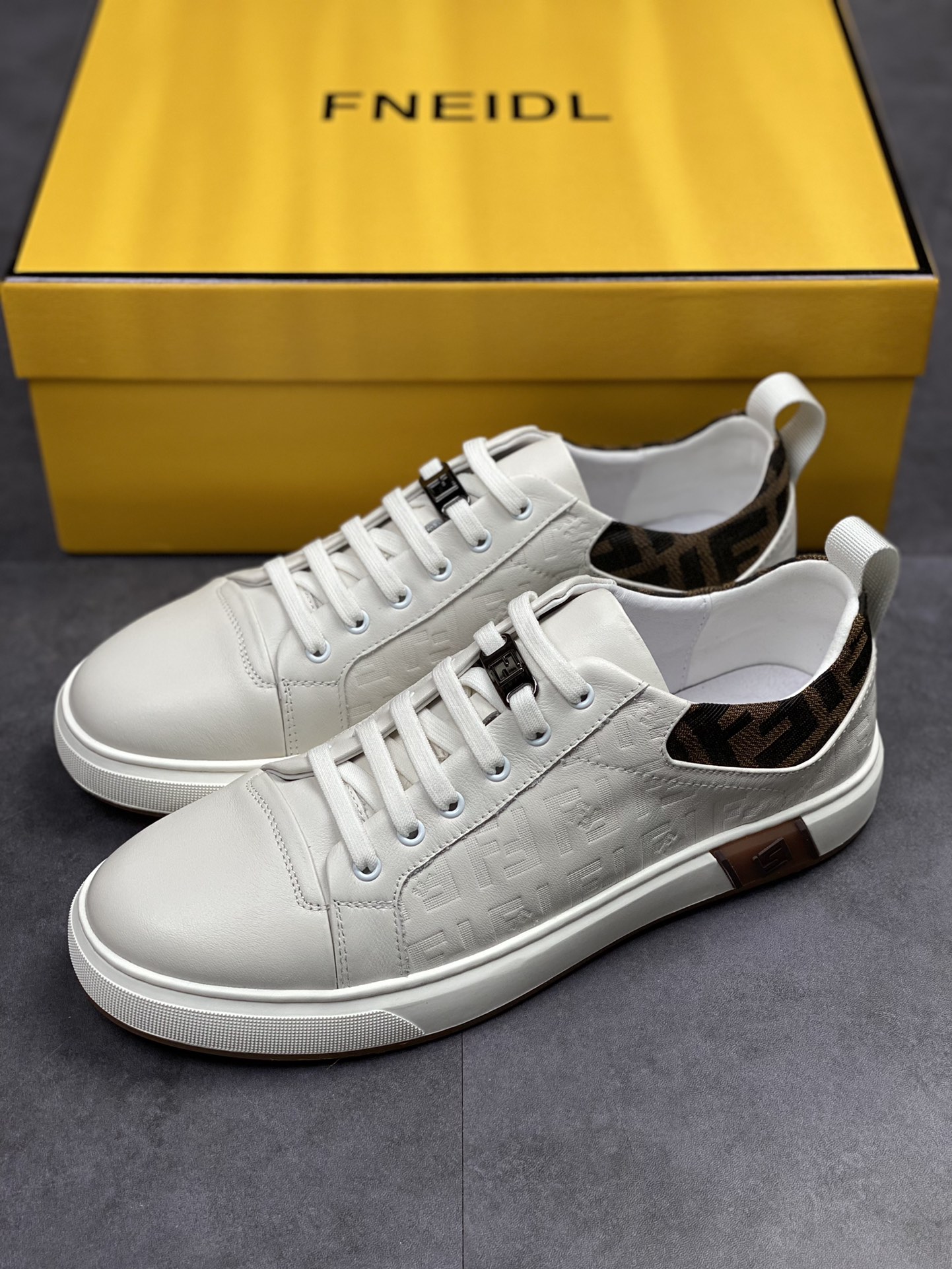 #OVERSEAS VERSION FENDI Fendi high-luxury casual sports shoes series