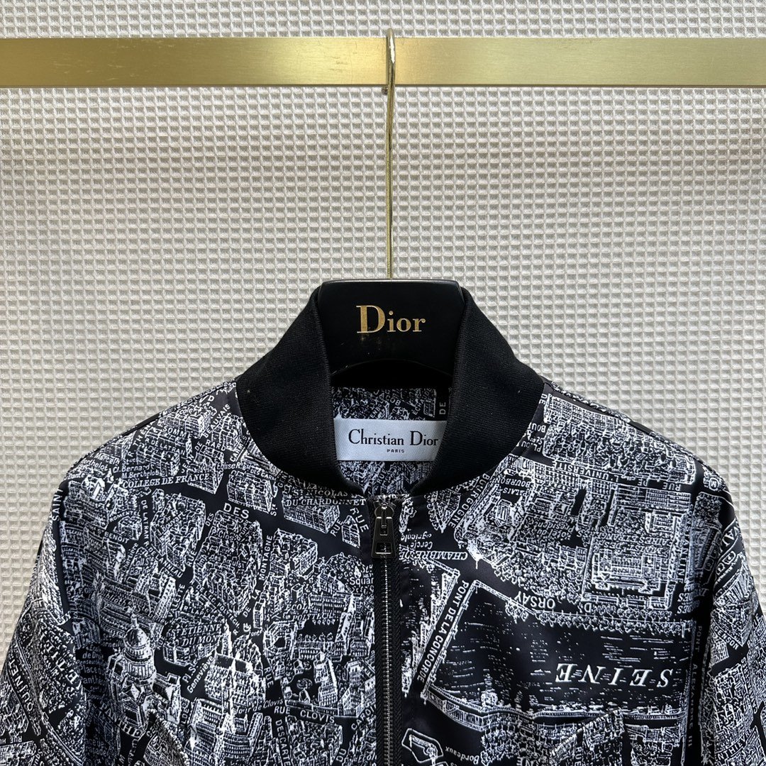 D23早秋又是非常爆的灵感来自于典藏馆里的巴黎地图系列夹克上身显身材高挑抢眼时尚YB购入1:1打造订制印