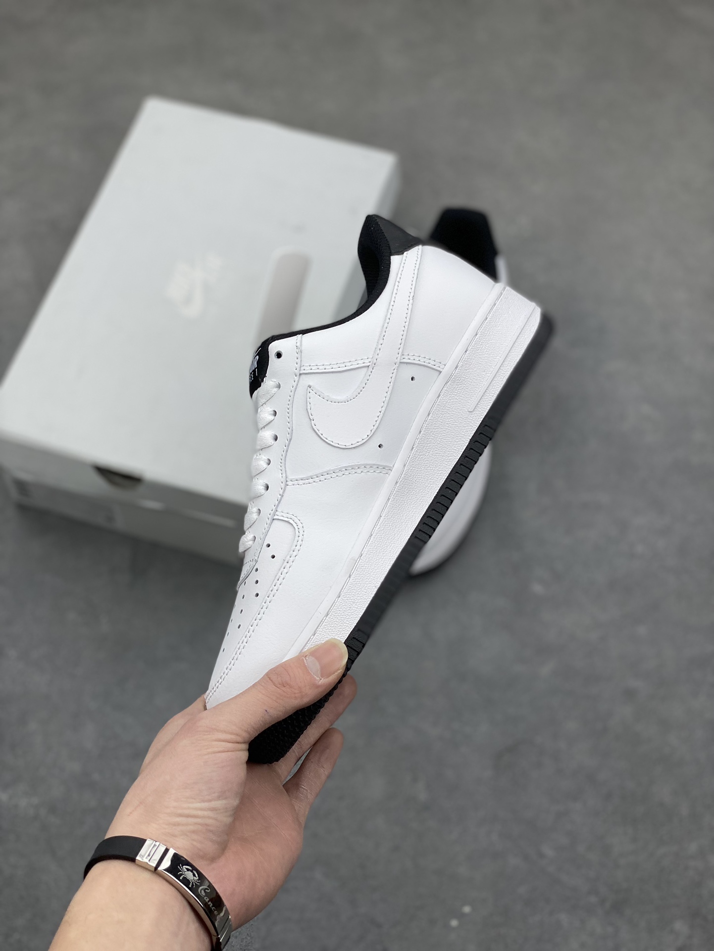 Nike Air Force 1 '07 Black Bottom: Iconic Style, Ultimate Comfort Sneakers 4 i1678568790 9732 2