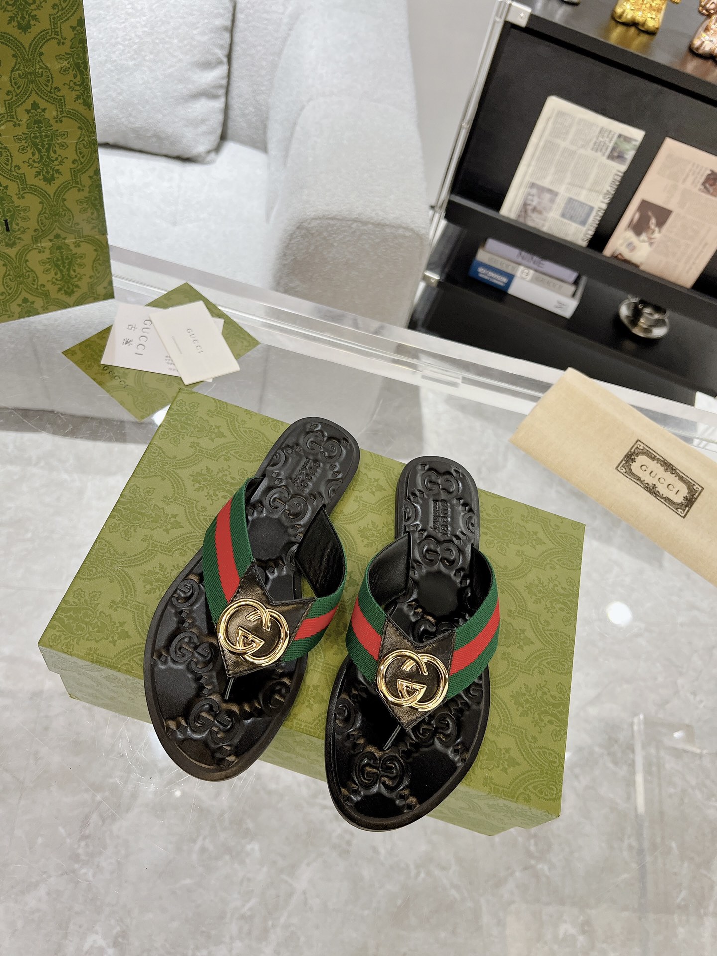 Gucci Buty Letnie kapcie Unisex Skóra krowia Guma Kolekcja wiosenno-letnia