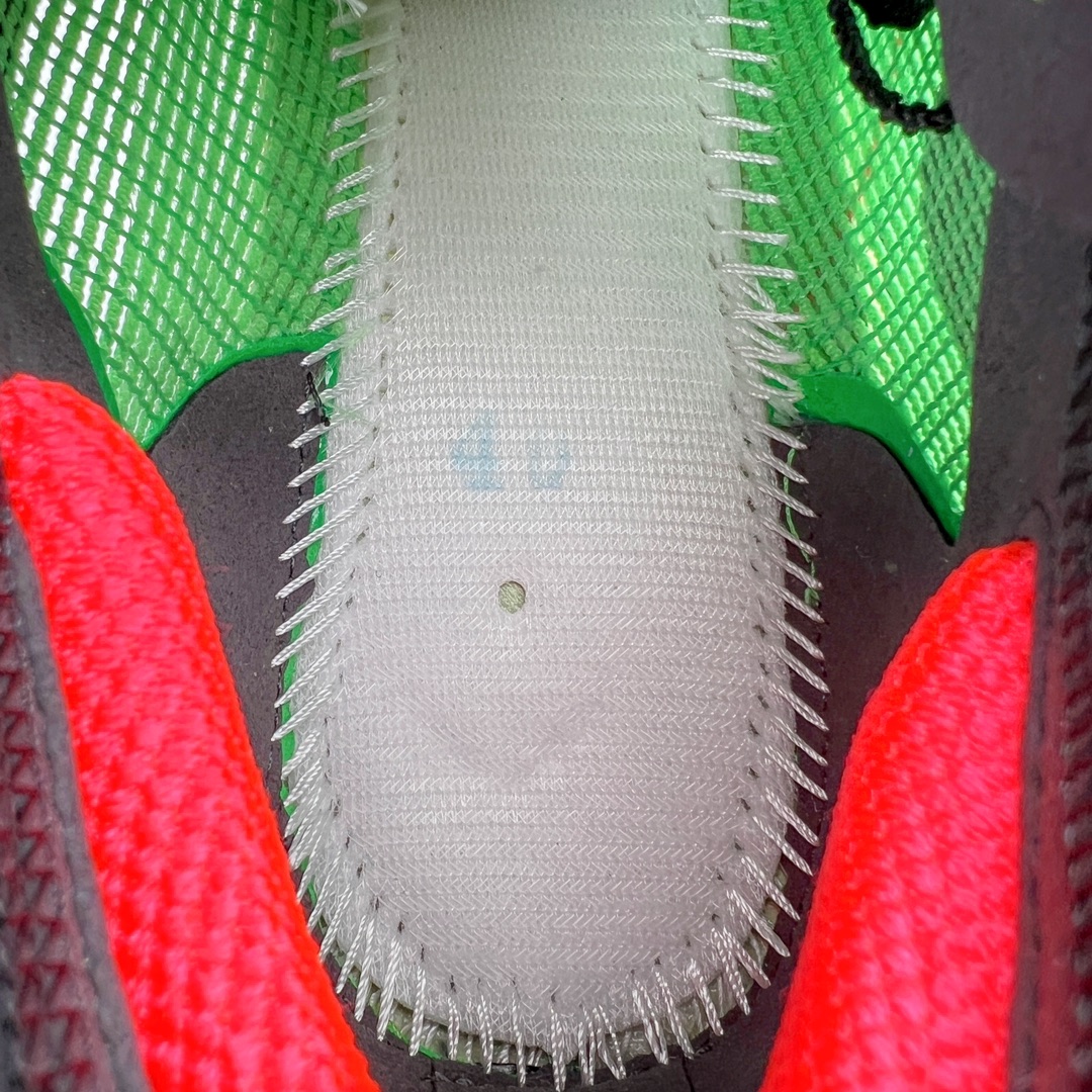 图片[8]-＃纯原福利 NK ZoomX Vaporfly Next% 马拉松一代跑鞋 鞋面使用了全新 Vaporweave 科技 这种类似蝉翼的材质相比 Flyknit 更加轻薄透气 非对称的鞋带系统和泡棉护垫的加入令舒适度更高 鞋头辅以超大的 Swoosh 点缀 再配上流线型外观设计 时尚感十足 尺码：36 36.5 37.5 38 38.5 39 40 40.5 41 42 42.5 43 44 44.5 45-选品中心