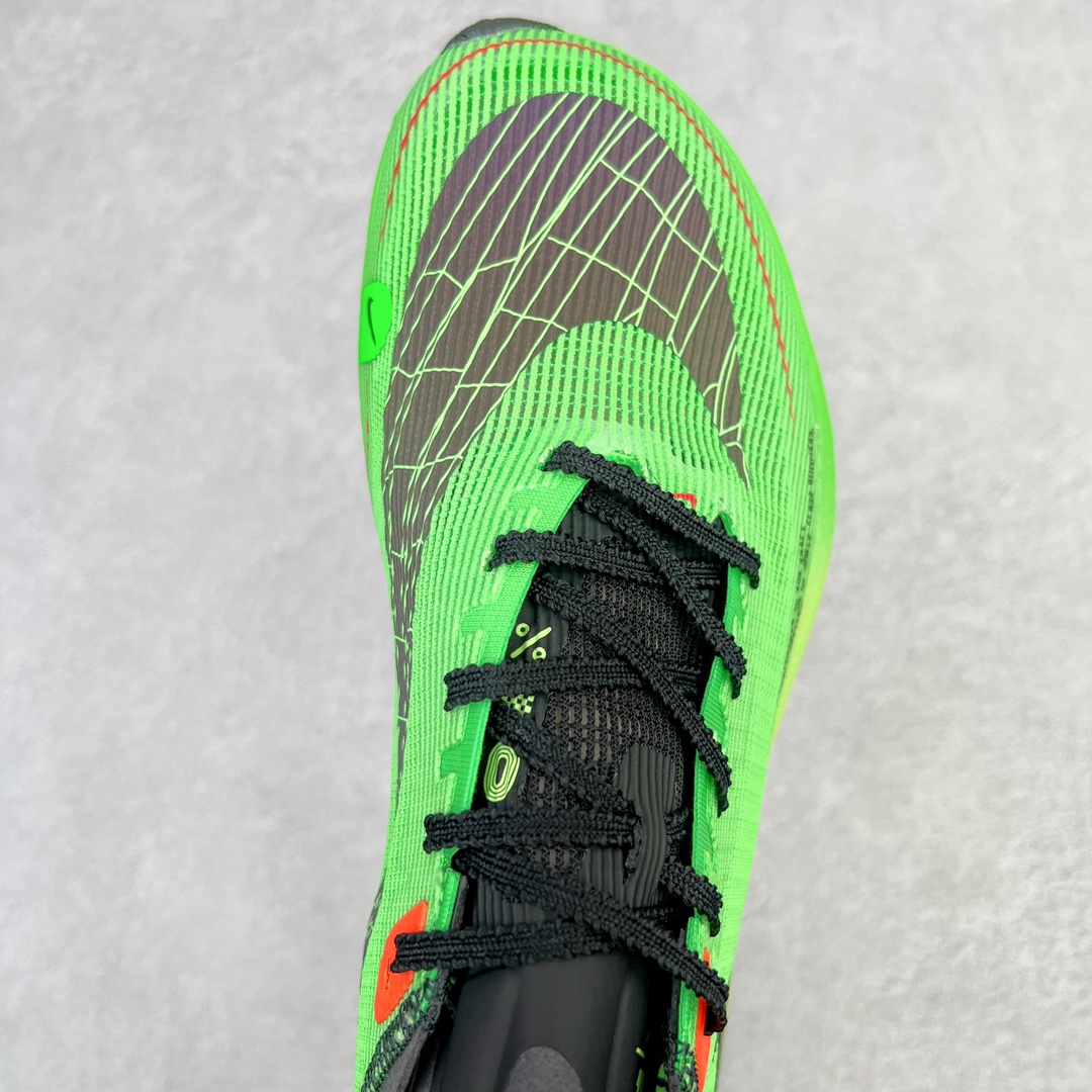 图片[4]-＃纯原福利 NK ZoomX Vaporfly Next% 马拉松一代跑鞋 鞋面使用了全新 Vaporweave 科技 这种类似蝉翼的材质相比 Flyknit 更加轻薄透气 非对称的鞋带系统和泡棉护垫的加入令舒适度更高 鞋头辅以超大的 Swoosh 点缀 再配上流线型外观设计 时尚感十足 尺码：36 36.5 37.5 38 38.5 39 40 40.5 41 42 42.5 43 44 44.5 45-选品中心