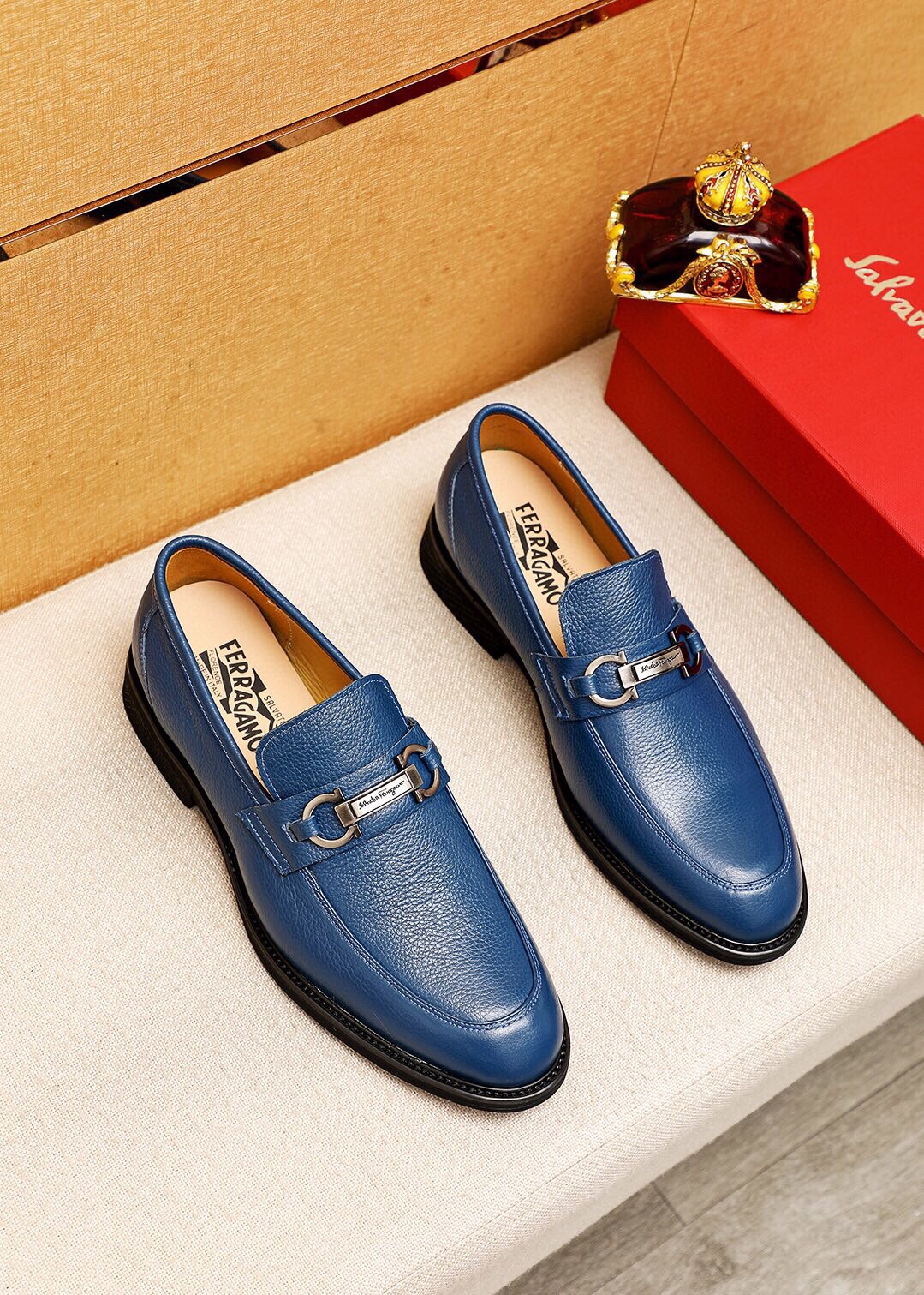 Product: Ferragamoo "Ferragamo" casual leather shoes in regular sizes 38-44 (customized at