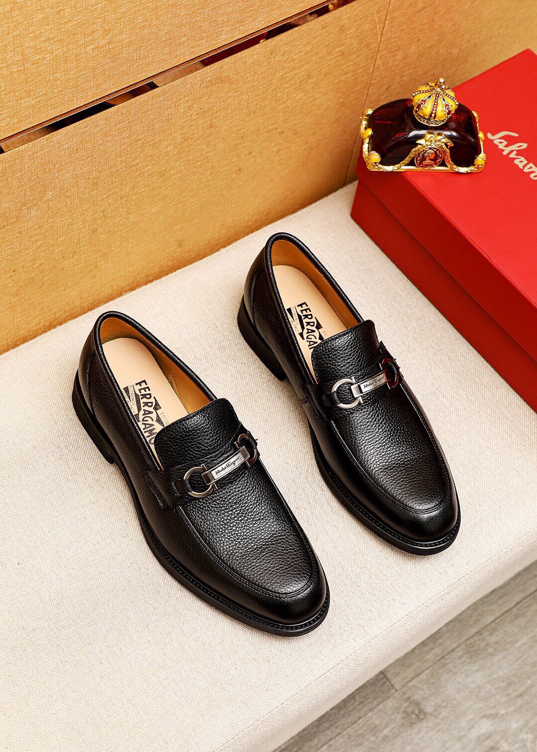 Product: Ferragamoo "Ferragamo" casual leather shoes in regular sizes 38-44 (customized at