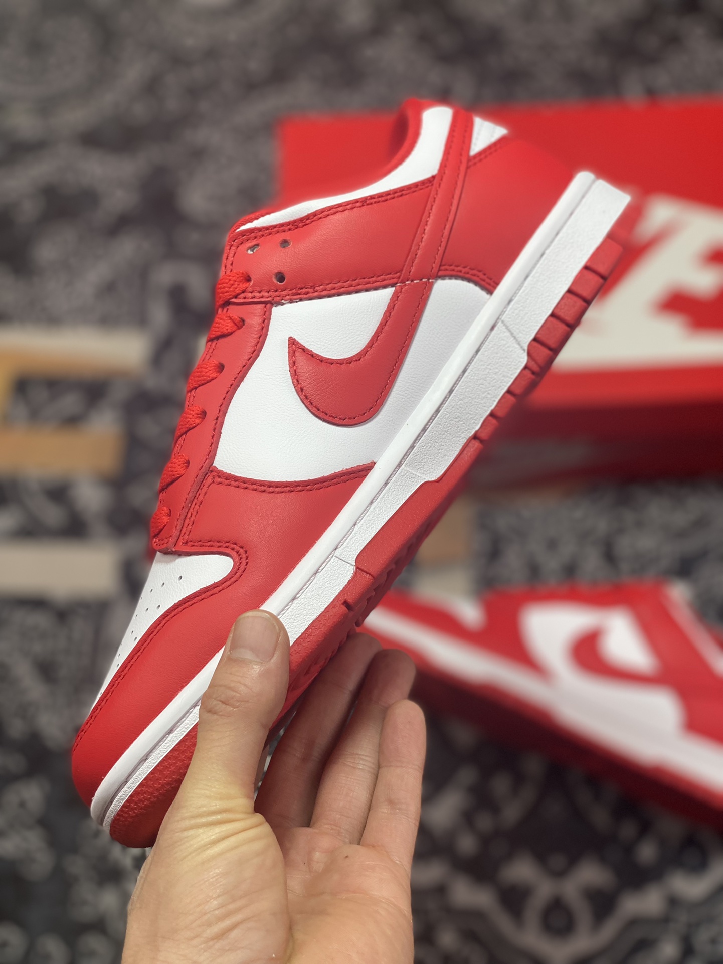 Nike SB Dunk Low SP”University Red”扣篮板鞋“圣约翰大学红白红”CU1727-100