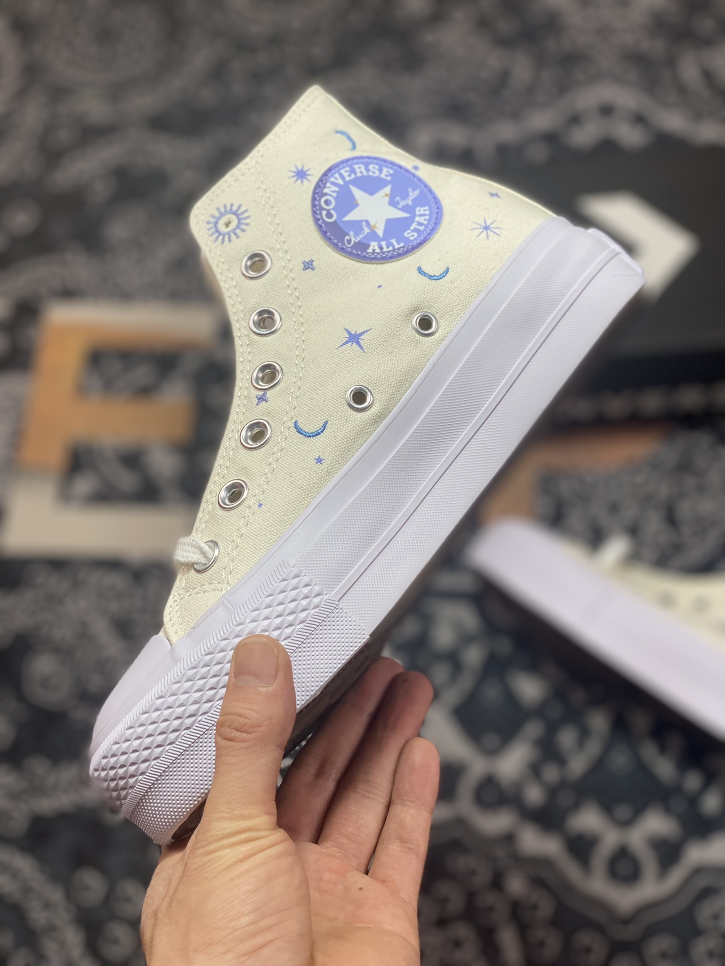 2023 Spring New Converse Chuck Taylor All Star Lift Thick-soled Heightening Shoes with Stars and Moon Embroidery A02895c