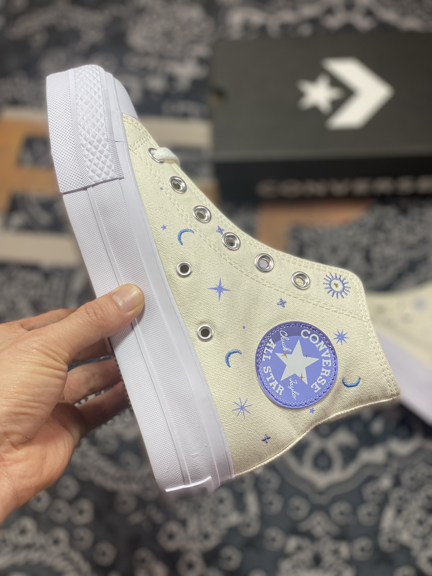 2023 Spring New Converse Chuck Taylor All Star Lift Thick-soled Heightening Shoes with Stars and Moon Embroidery A02895c