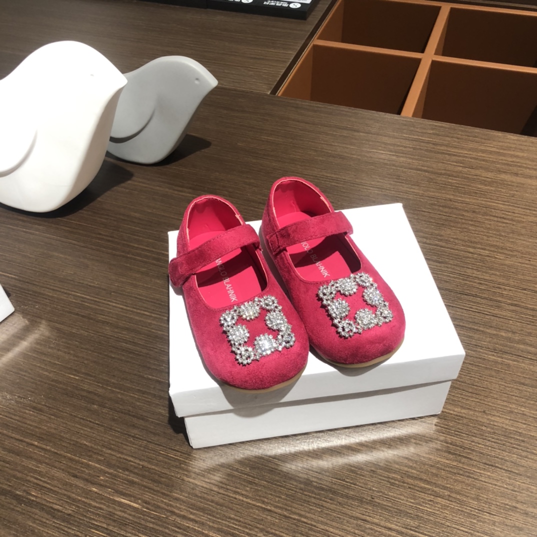 one hundred ten Seconds transmission Manol Blahni Baby Princess Shoes, featuring classic and curved square buckle_voghion.com