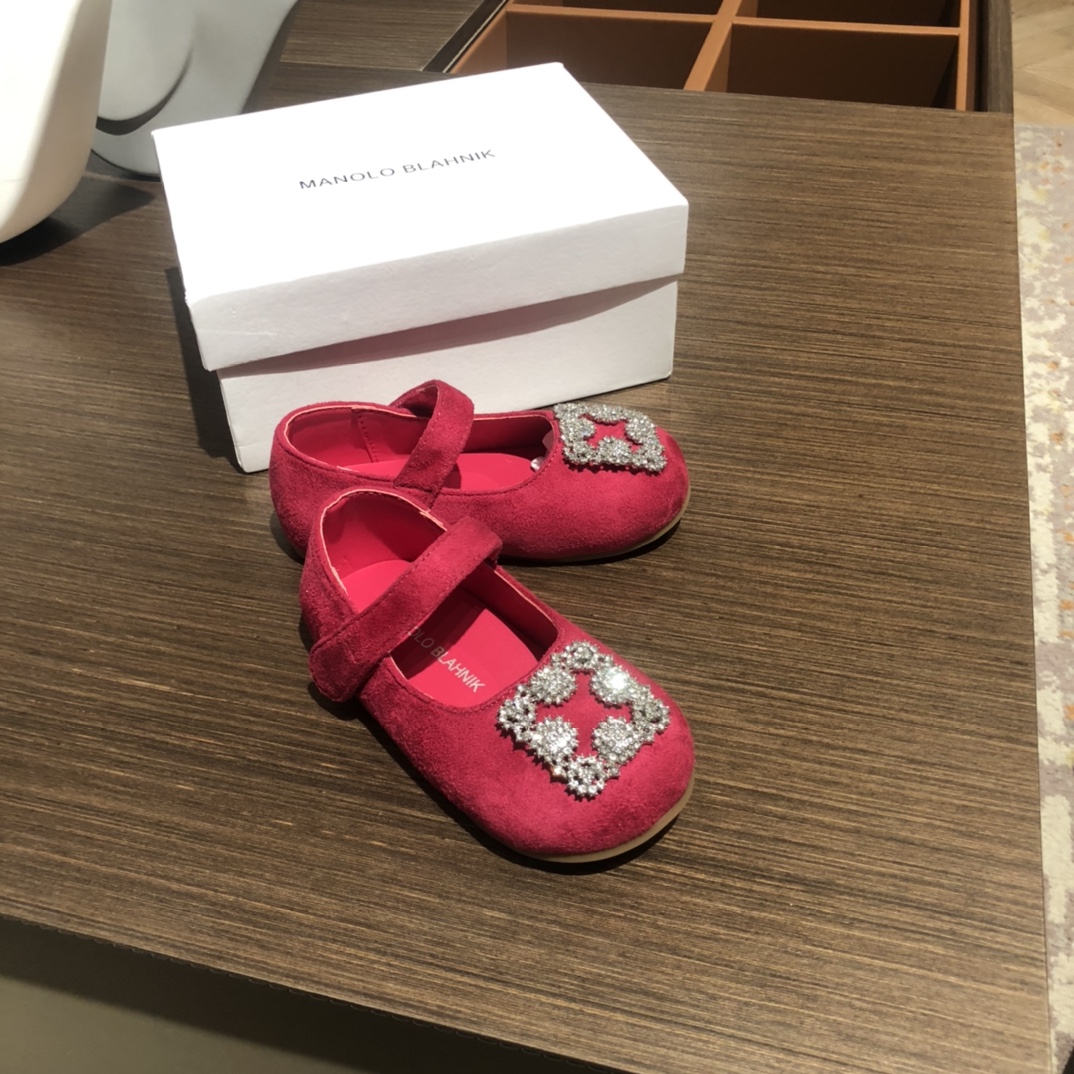 one hundred ten Seconds transmission Manol Blahni Baby Princess Shoes, featuring classic and curved square buckle_voghion.com
