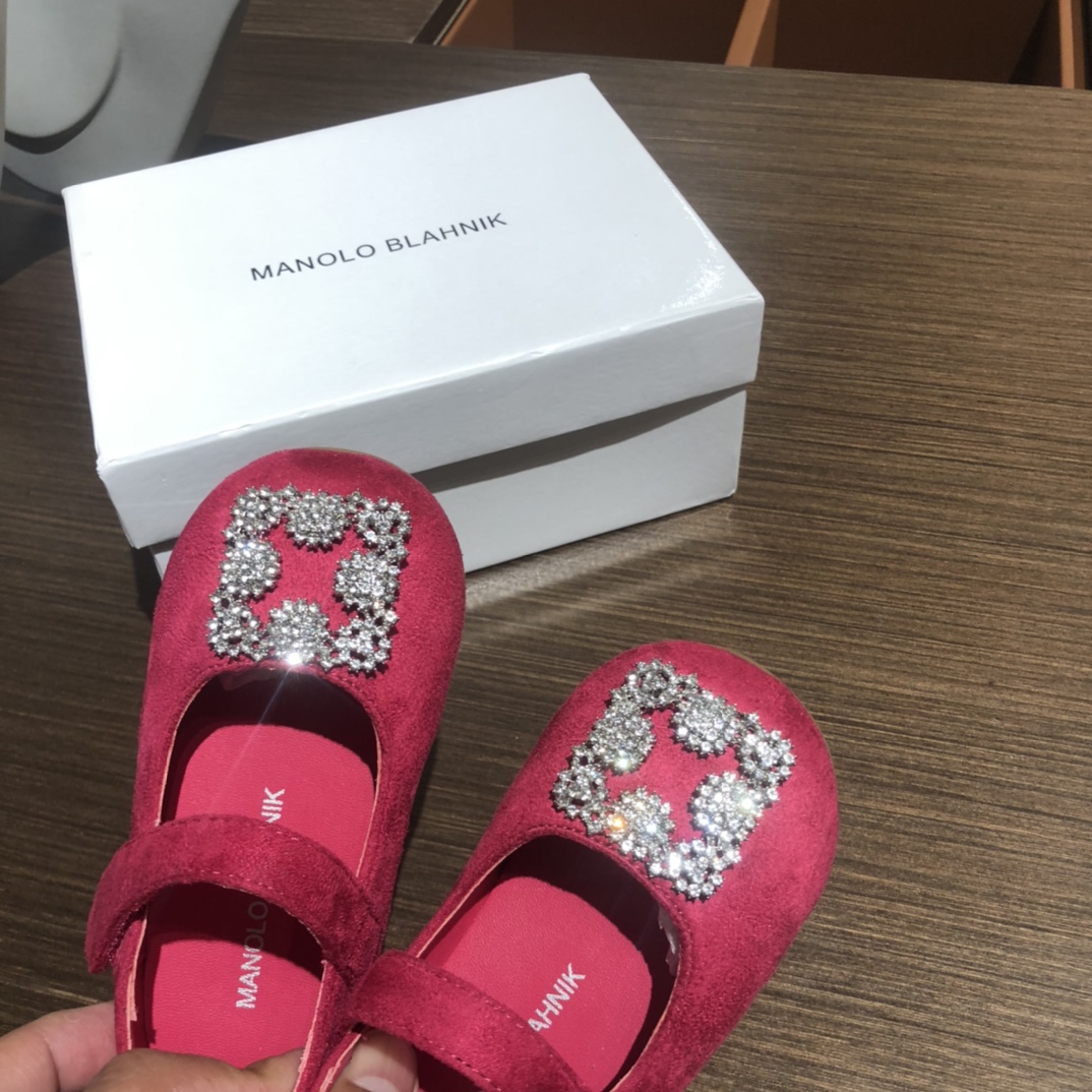 one hundred ten Seconds transmission Manol Blahni Baby Princess Shoes, featuring classic and curved square buckle_voghion.com