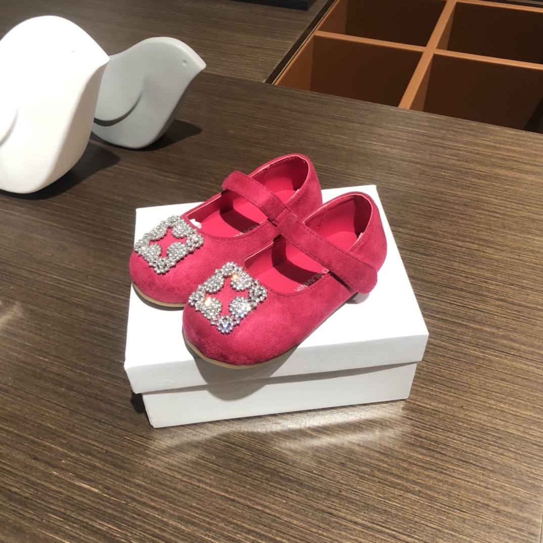 one hundred ten Seconds transmission Manol Blahni Baby Princess Shoes, featuring classic and curved square buckle_voghion.com