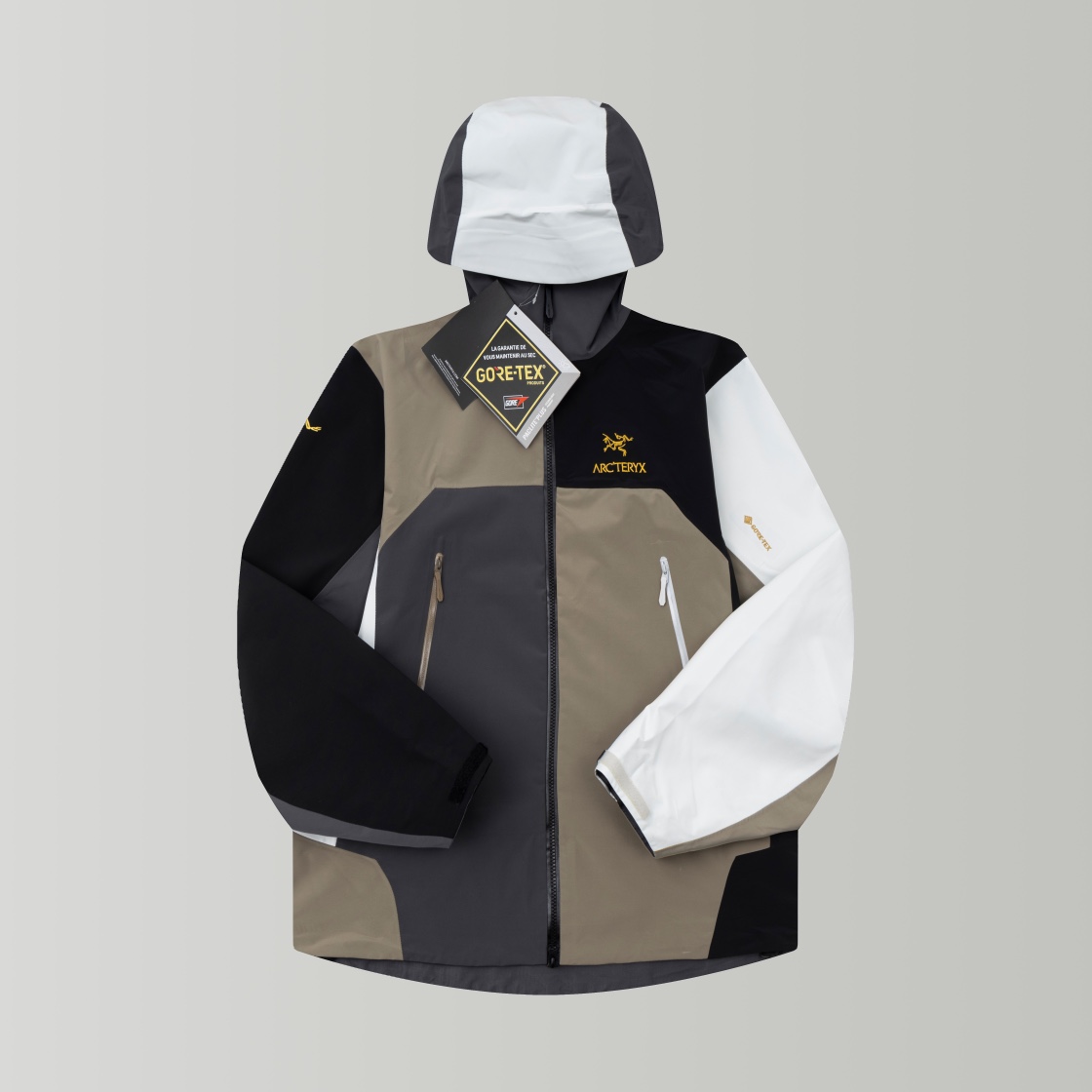 High-End Cardboard: ARC’TERYX x BEAMS BETA JACKET’s Premium Quality Exchange Holder