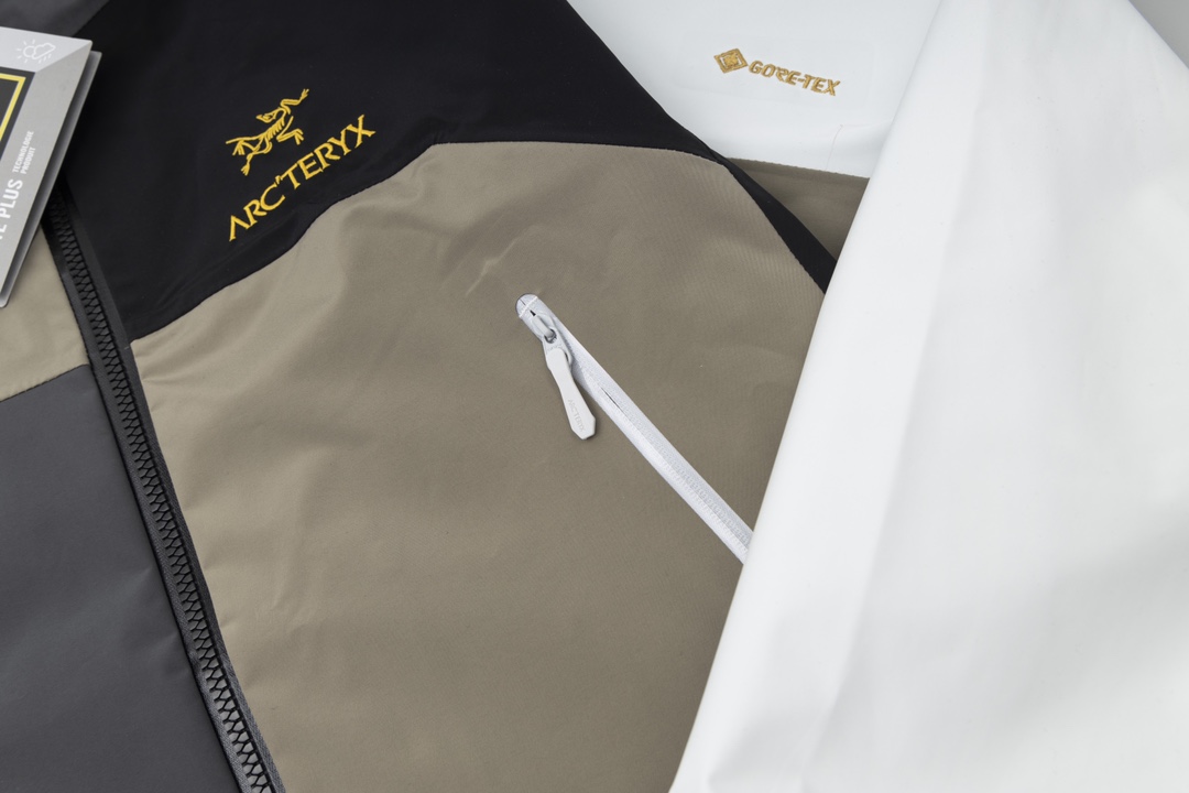 High-End Cardboard: ARC’TERYX x BEAMS BETA JACKET’s Premium Quality Exchange Holder - 图片 5