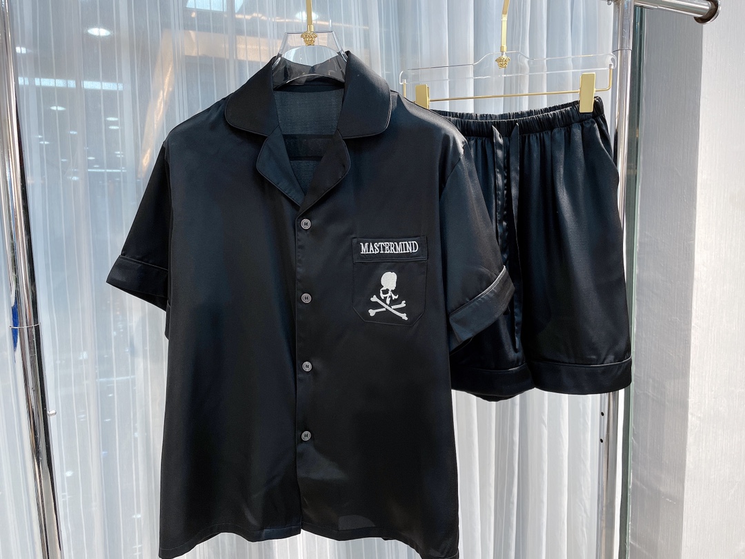 NO:142094,Paijia original innovative model is on the market, real photography, MMJ Seiko embroidery craftsmanship, high-end home clothing set, shorts, shorts, same style for men and women, using high-quality Korean silk fabric, comfortable upper body effect, size M-3XL (silk products should not be machine-washed, recommended to wash by hand or laundry bag), shorts, T-shirt, real silk, alexander wang19860909派家原创新款上市,实物拍摄,MMJ精工刺绣工艺 高端家居服套装,短袖短裤 男女同款,采用高定韩国丝面料,上身效果舒适,尺码M—3XL（真丝产品切勿机洗,建议手洗或者洗衣袋洗）,,shorts,T-shirt,real silk,alexander wang,Men's clothing