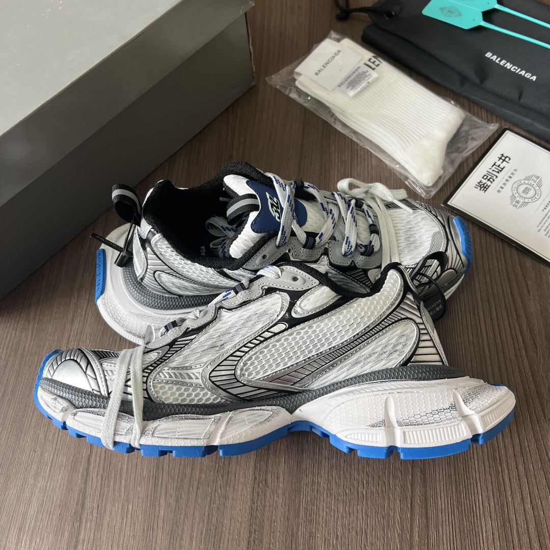 Balenciaga Balenciaga Phantom Sneaker 巴黎世家全新做旧十代白灰蓝潮流跑鞋 在延续 Track Trainer 户外轮廓和复杂鞋面结构的同时