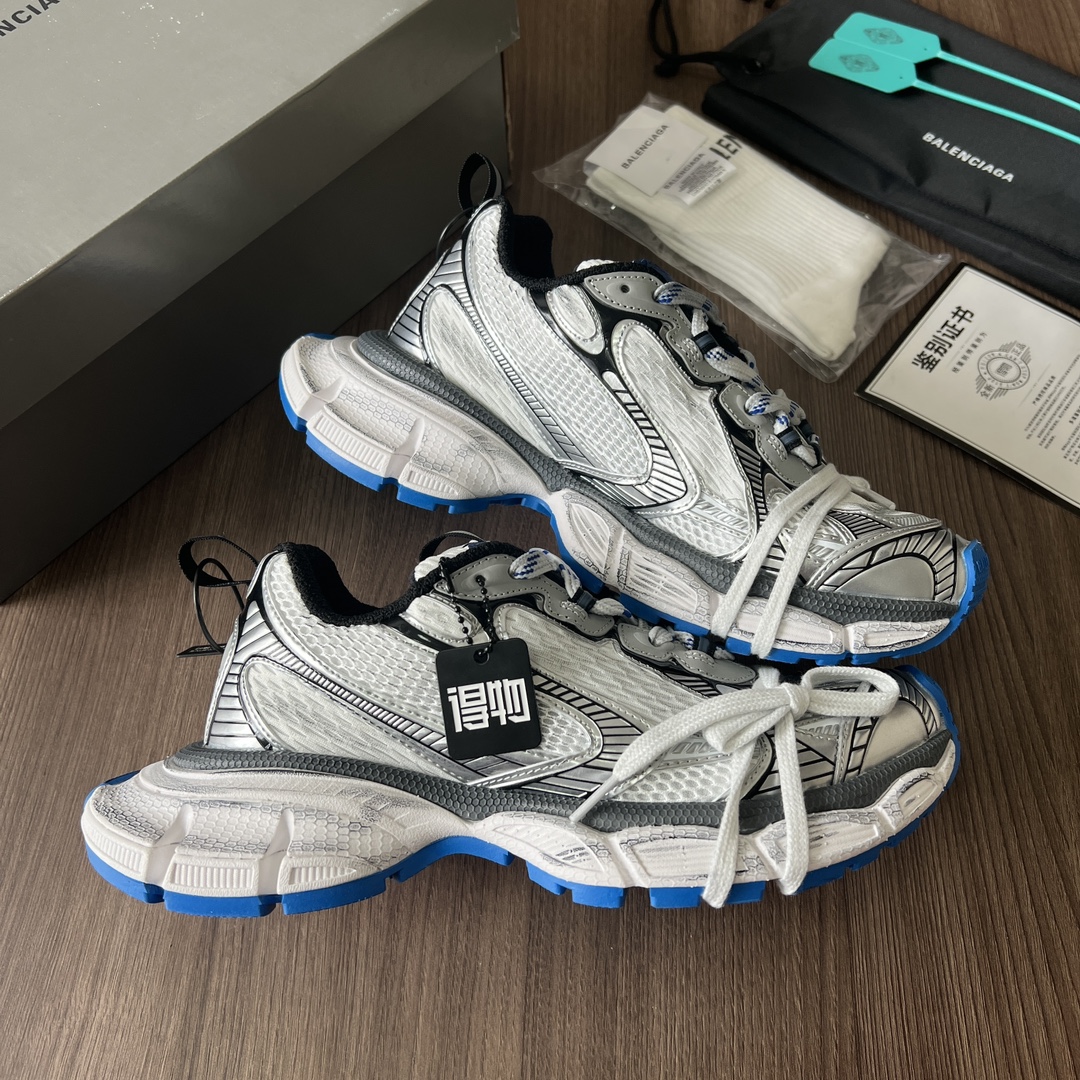 Balenciaga Balenciaga Phantom Sneaker 巴黎世家全新做旧十代白灰蓝潮流跑鞋 在延续 Track Trainer 户外轮廓和复杂鞋面结构的同时