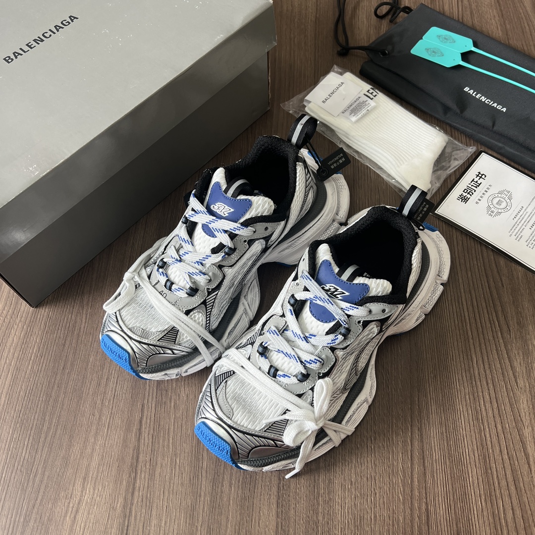 Balenciaga Balenciaga Phantom Sneaker 巴黎世家全新做旧十代白灰蓝潮流跑鞋 在延续 Track Trainer 户外轮廓和复杂鞋面结构的同时