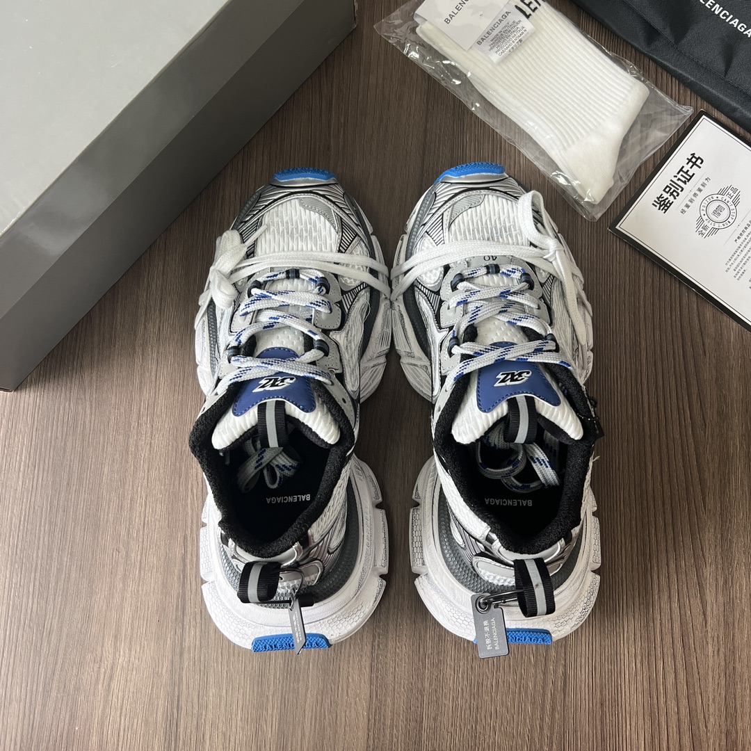 Balenciaga Balenciaga Phantom Sneaker 巴黎世家全新做旧十代白灰蓝潮流跑鞋 在延续 Track Trainer 户外轮廓和复杂鞋面结构的同时