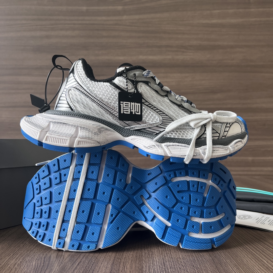 Balenciaga Balenciaga Phantom Sneaker 巴黎世家全新做旧十代白灰蓝潮流跑鞋 在延续 Track Trainer 户外轮廓和复杂鞋面结构的同时