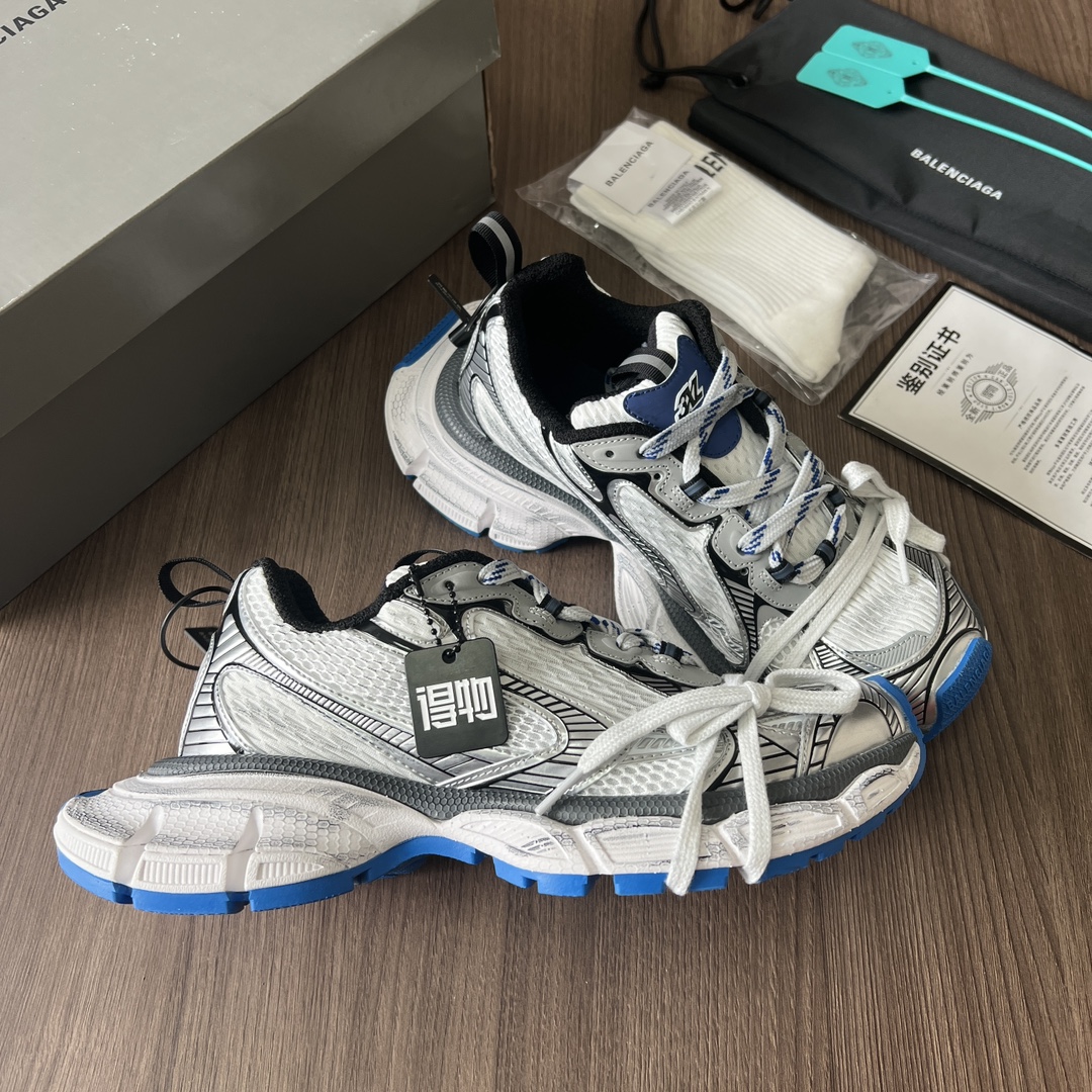 Balenciaga Balenciaga Phantom Sneaker 巴黎世家全新做旧十代白灰蓝潮流跑鞋 在延续 Track Trainer 户外轮廓和复杂鞋面结构的同时