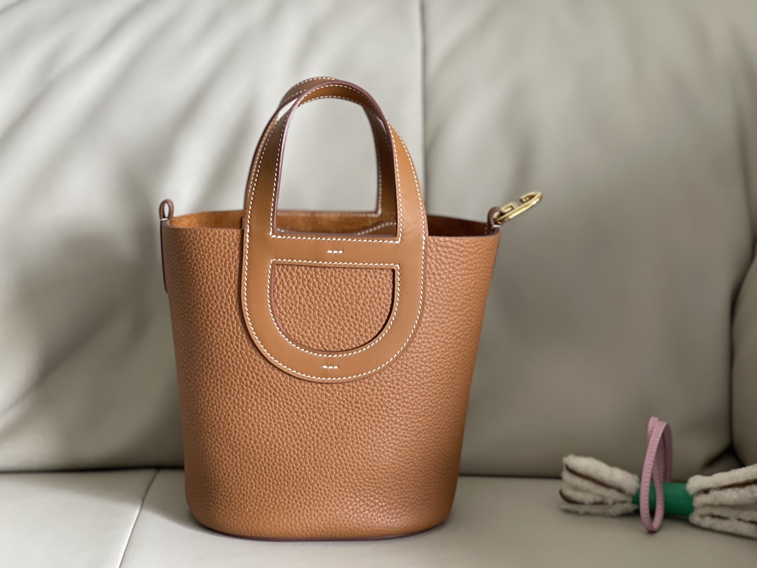 Hermès Classic H home and outdoor calfskin bucket bag New arrival in stock / ck37 golden brown in the loop pig nose vegetable basket 18cm tc leat