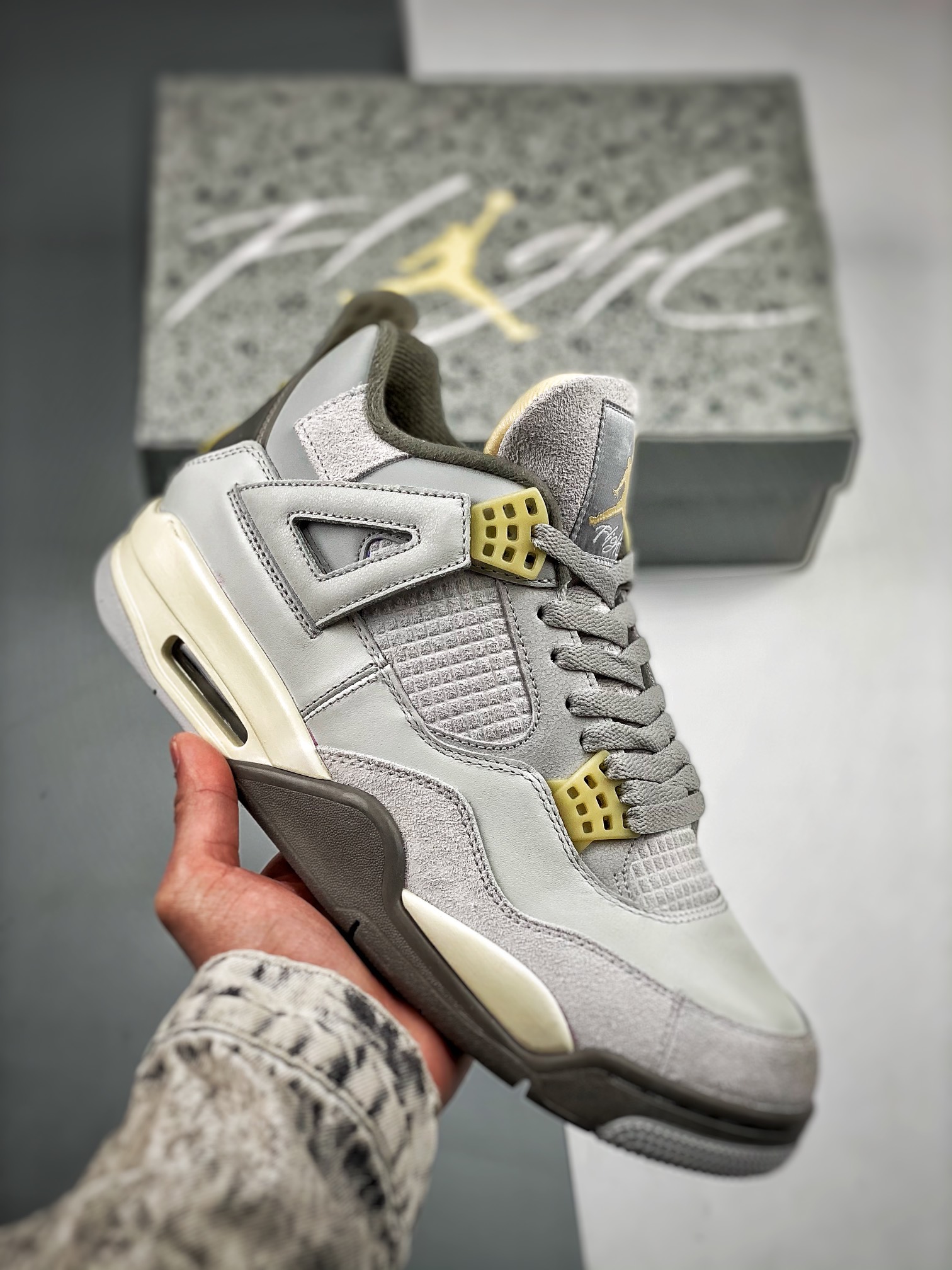 AJ4灰兔子鞋码40-47.5总裁S