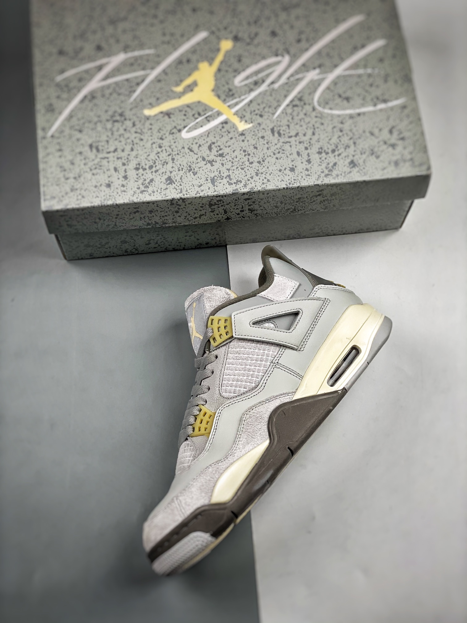 AJ4灰兔子鞋码40-47.5总裁S