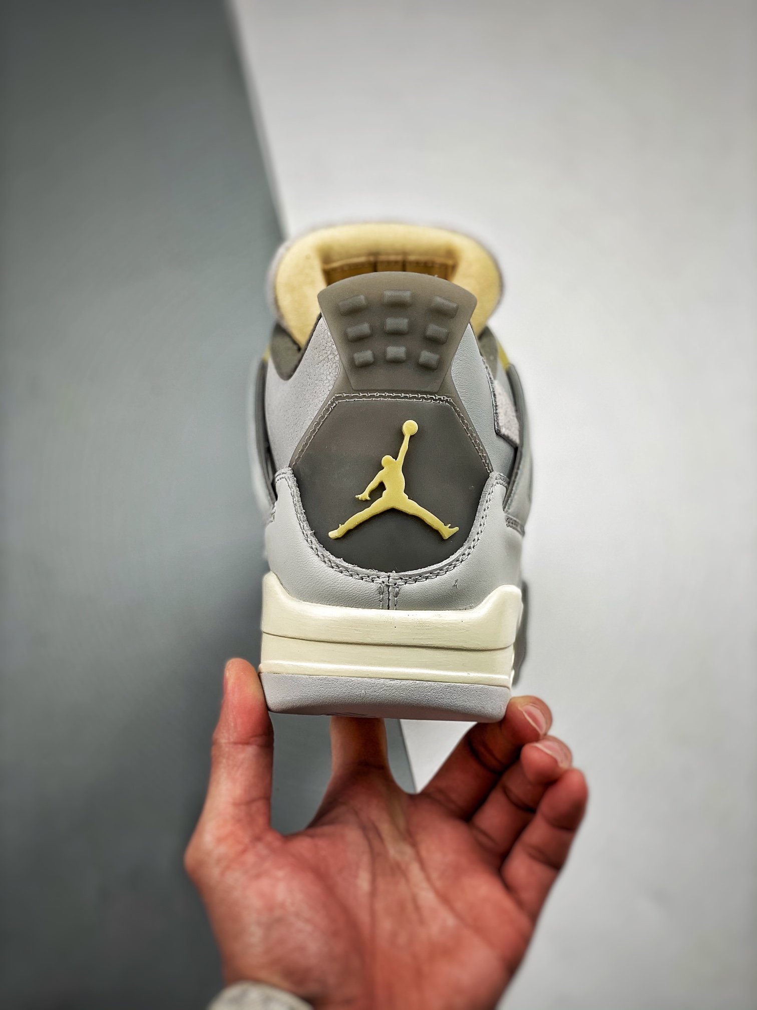 AJ4灰兔子鞋码40-47.5总裁S