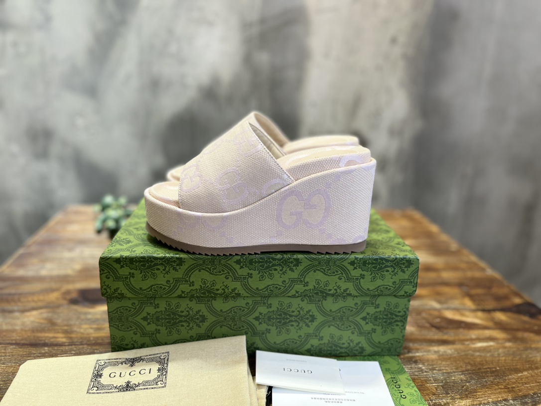 Gucci GG 坡跟防水台拖鞋