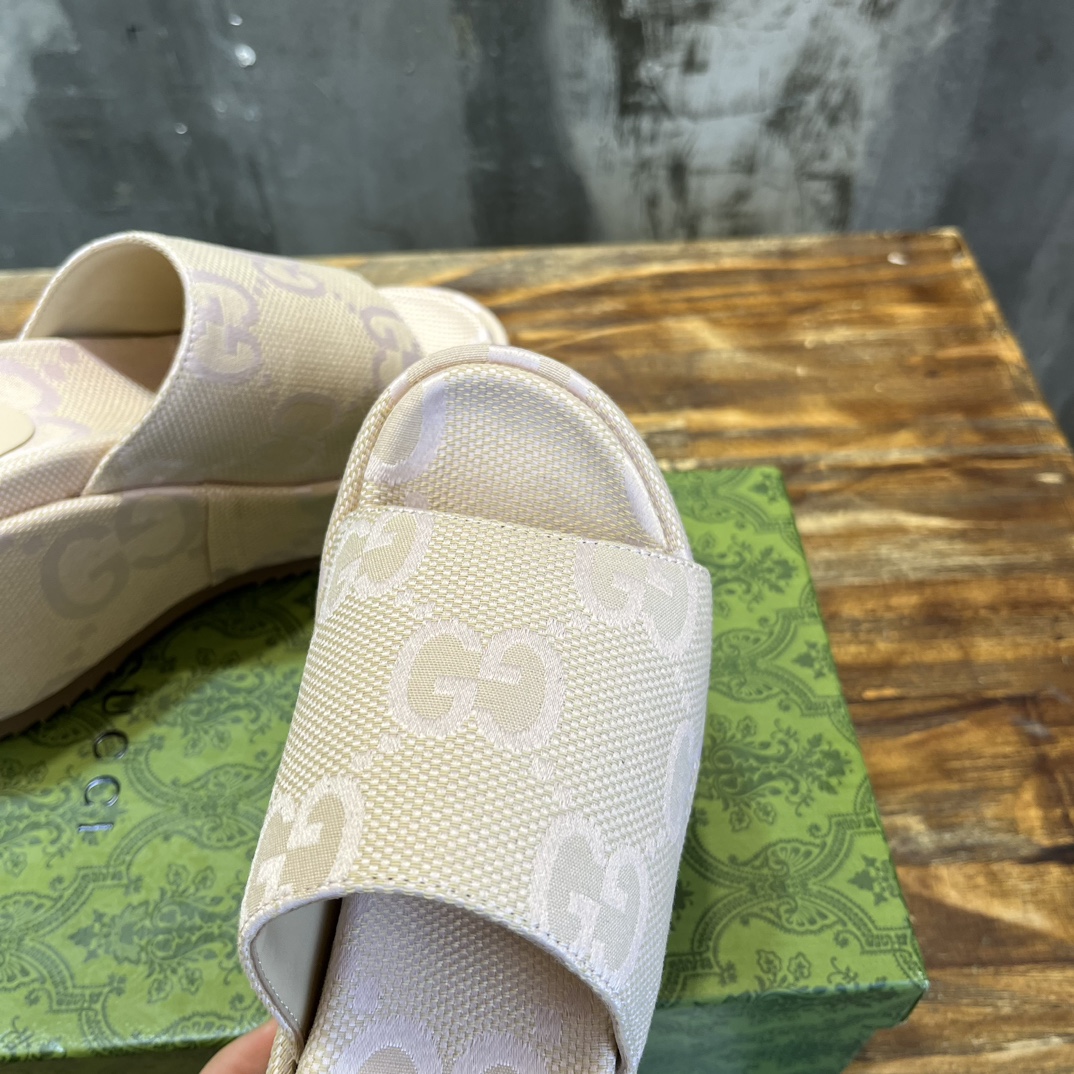 Gucci GG 坡跟防水台拖鞋