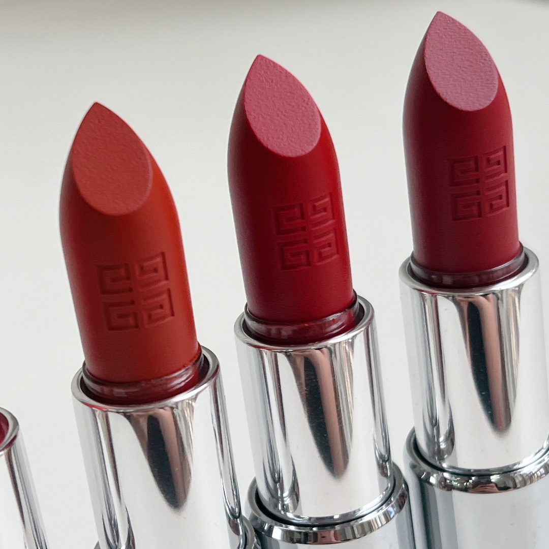 55💰
纪梵希红丝绒口红！色号：n27-n34-n35-n36-n37，n40-n50。