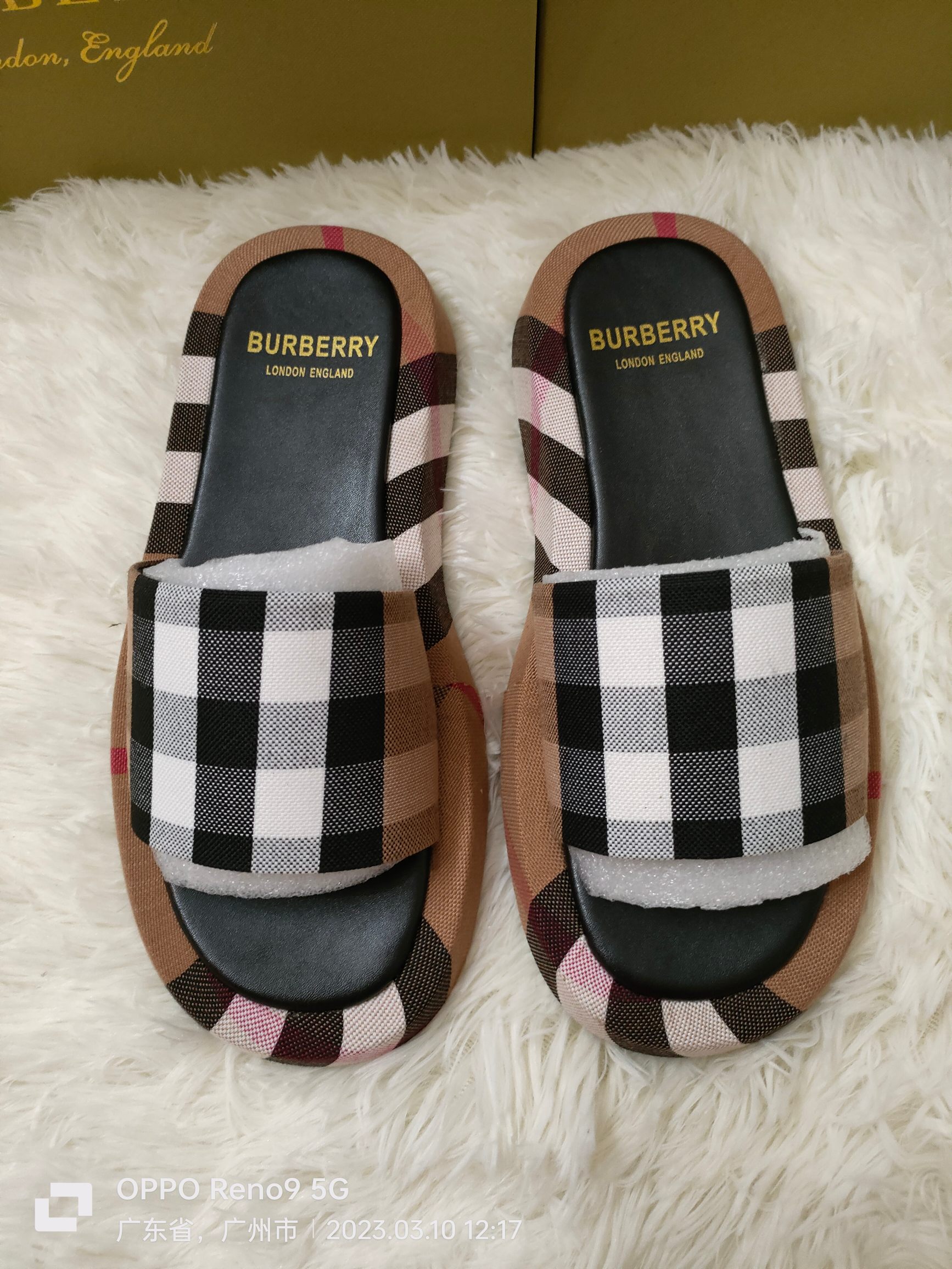 NO:164413,New ~ Burberry slippers size 35-42, slippers, burberry, slippers19860909上新啦～～巴宝莉拖鞋35-42码,,拖鞋,burberry,slippers,Women's Shoes