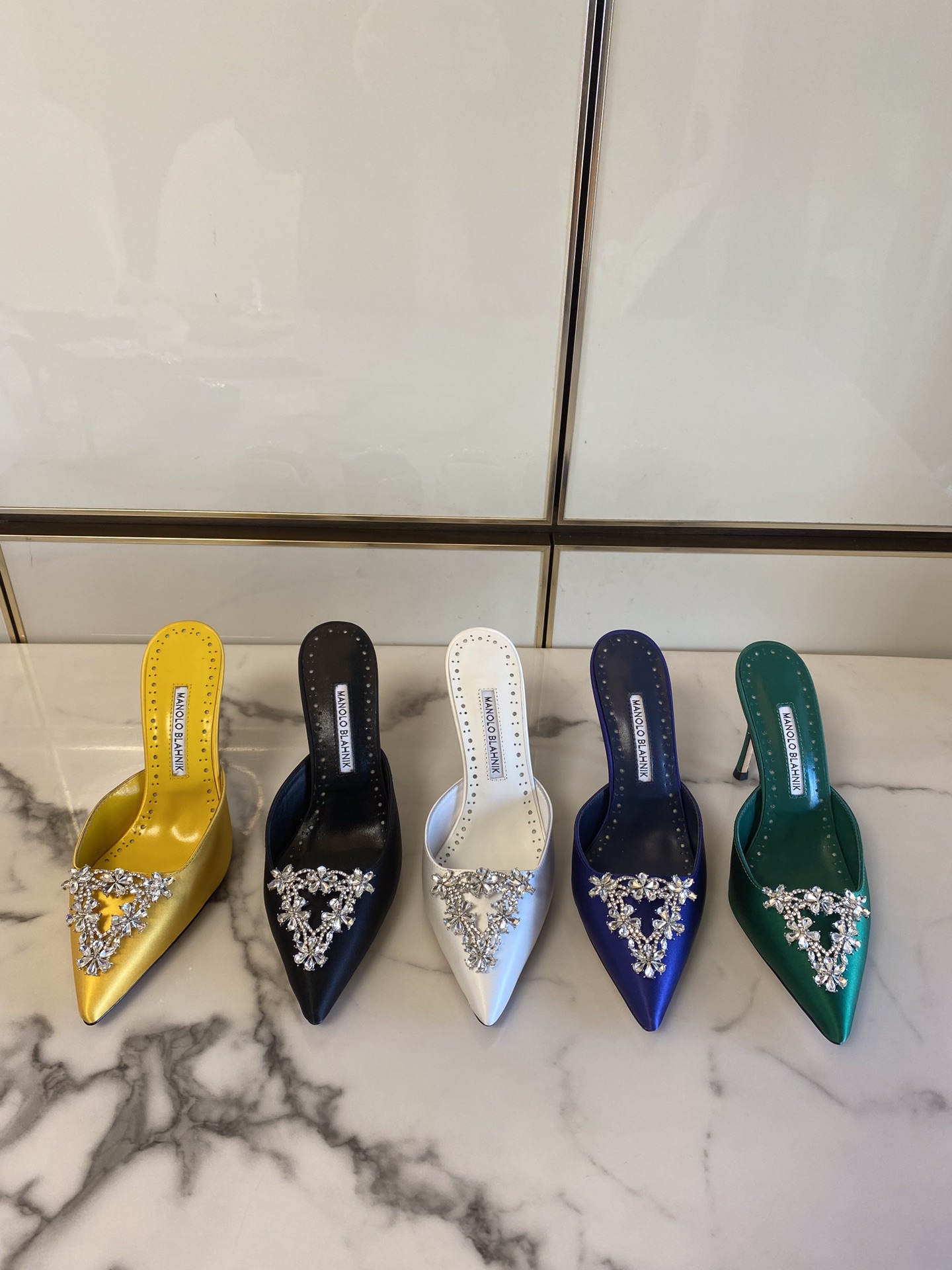 NO:787005,Manolo Blahnik new summer style, Swarovski rhinestones, silk fabric, sheepskin lining. Heel height 9.5.3442 size., high heels, manolo blahnik, swarovski, high heels, sheepskin, real silk19860909Manolo Blahnik 夏季新款,施华洛世奇水钻,真丝面料,羊皮内里.跟高9.5.3442码.,高跟鞋,manolo blahnik,swarovski,high heels,sheepskin,real silk,Women's Shoes
