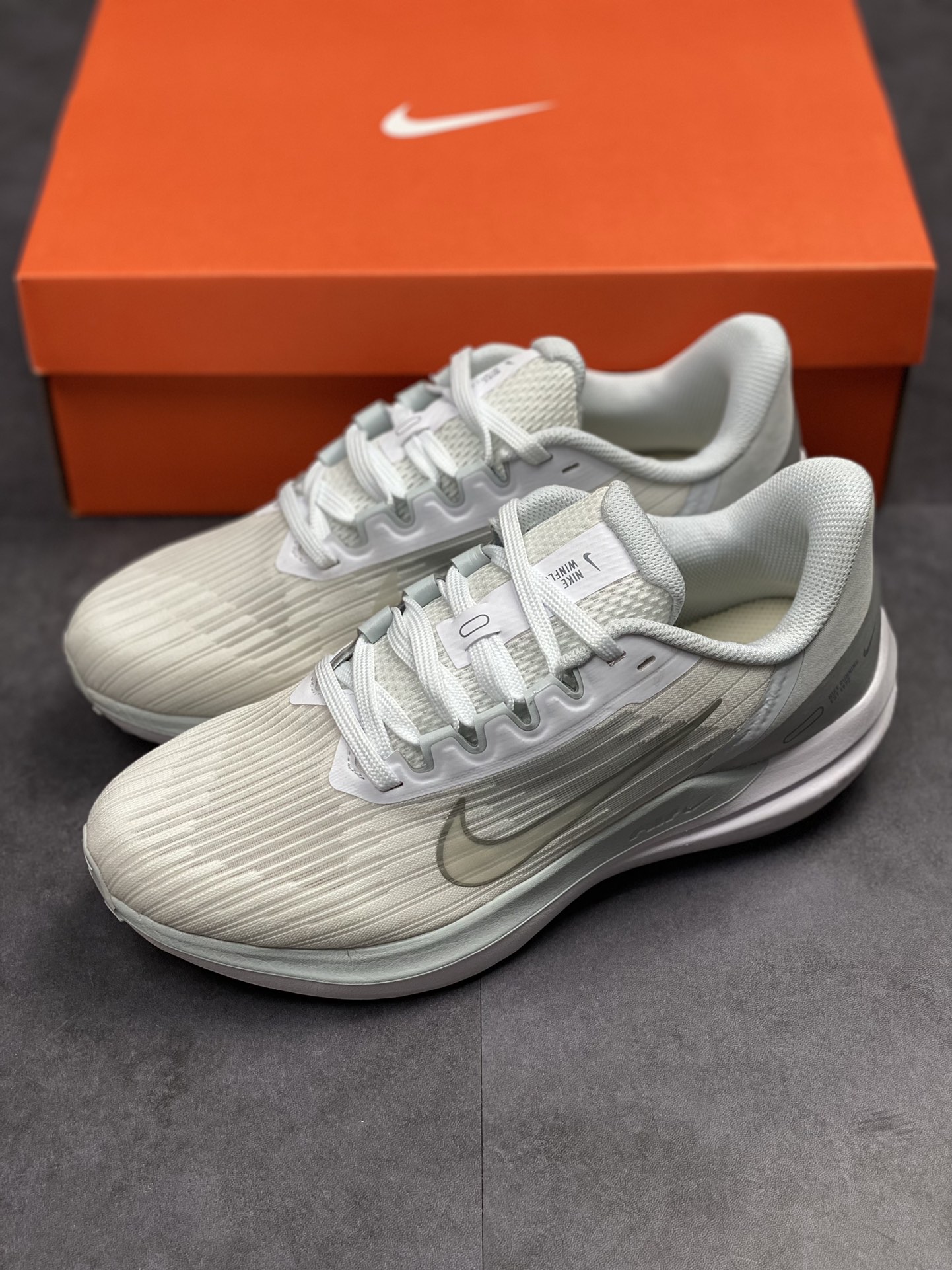 140 Nike Air Zoom Winflo 9代 白银 网透面气训跑练步鞋 DD8686-100