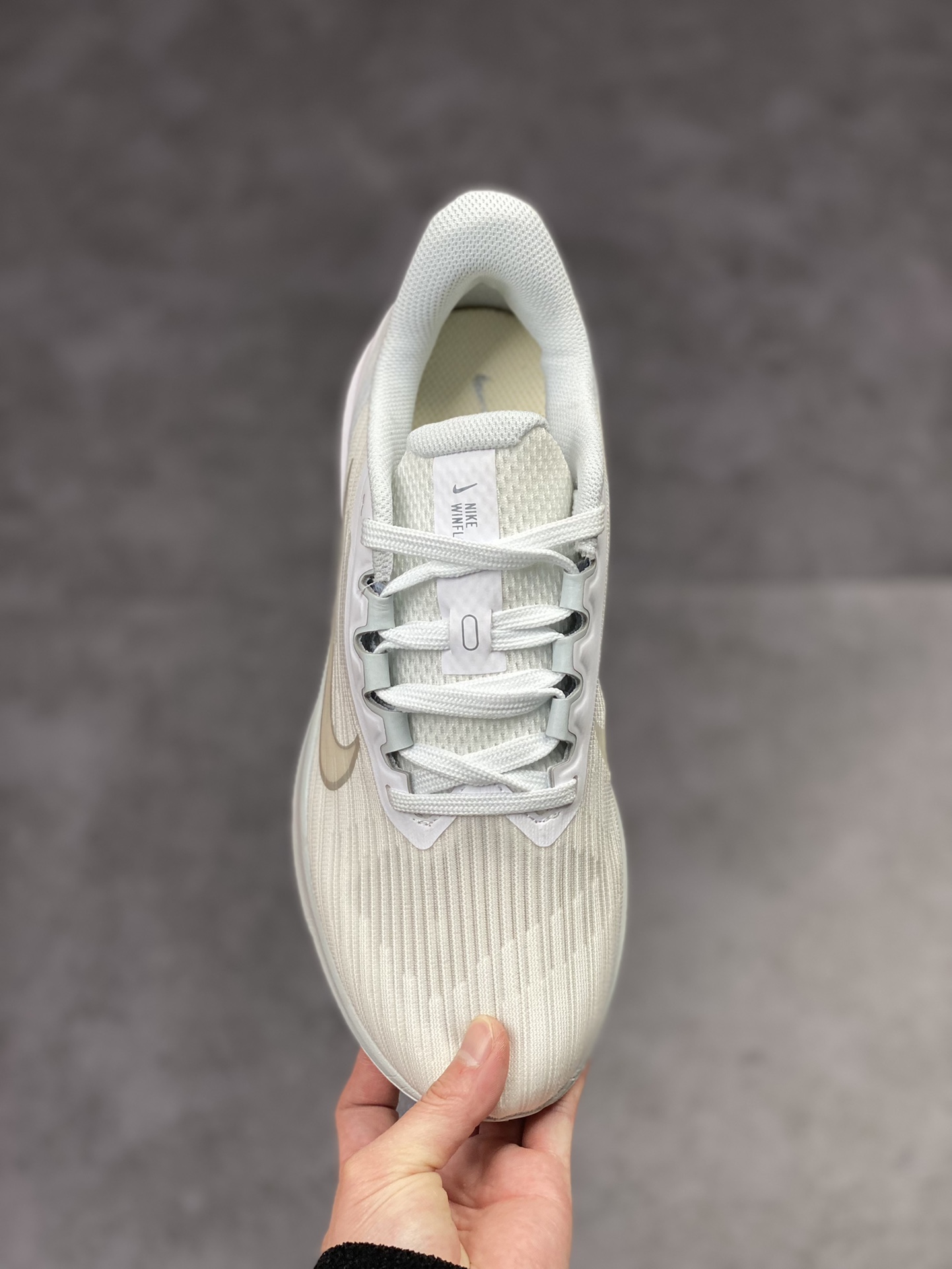 140 Nike Air Zoom Winflo 9代 白银 网透面气训跑练步鞋 DD8686-100