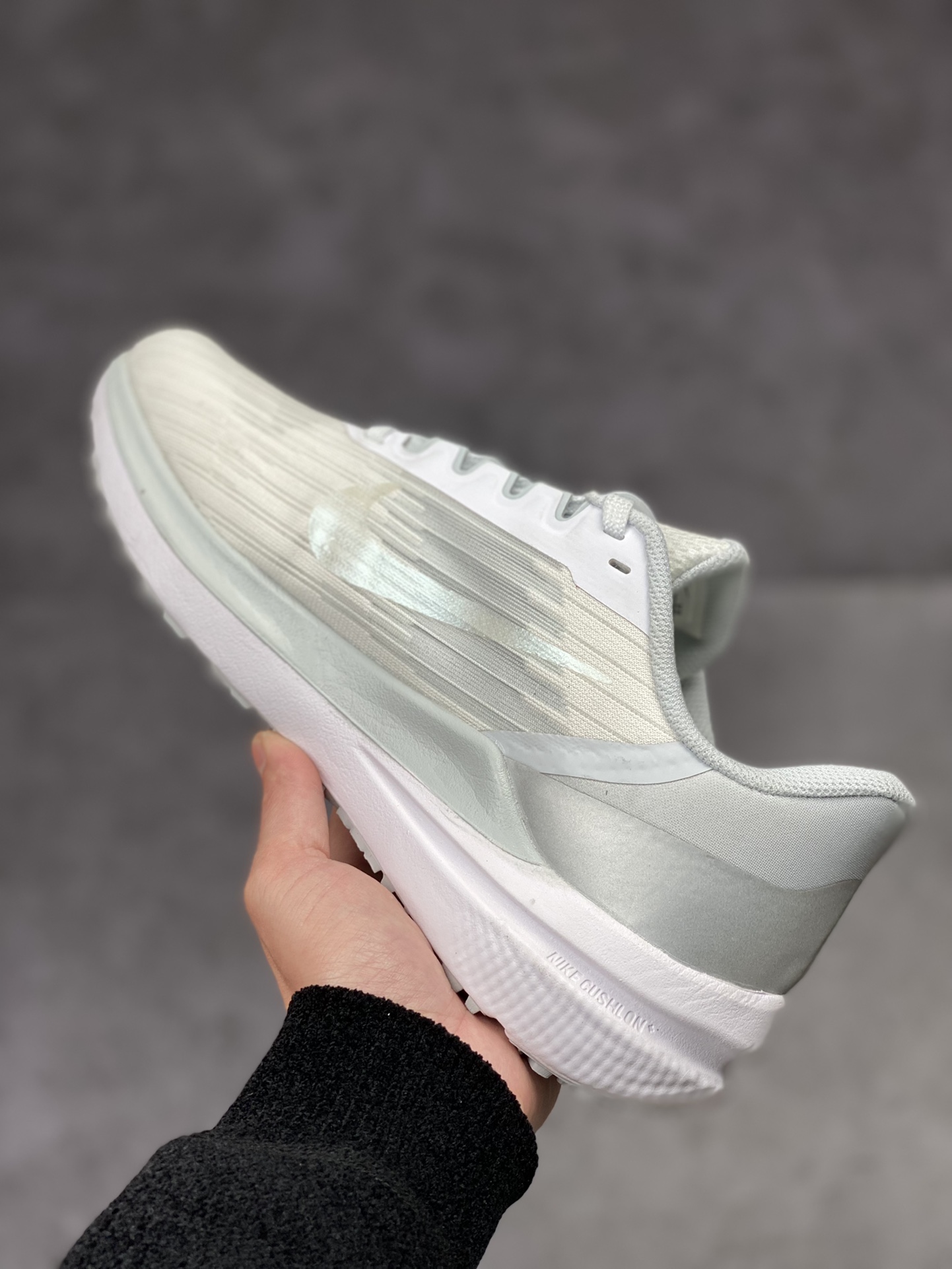 140 Nike Air Zoom Winflo 9代 白银 网透面气训跑练步鞋 DD8686-100