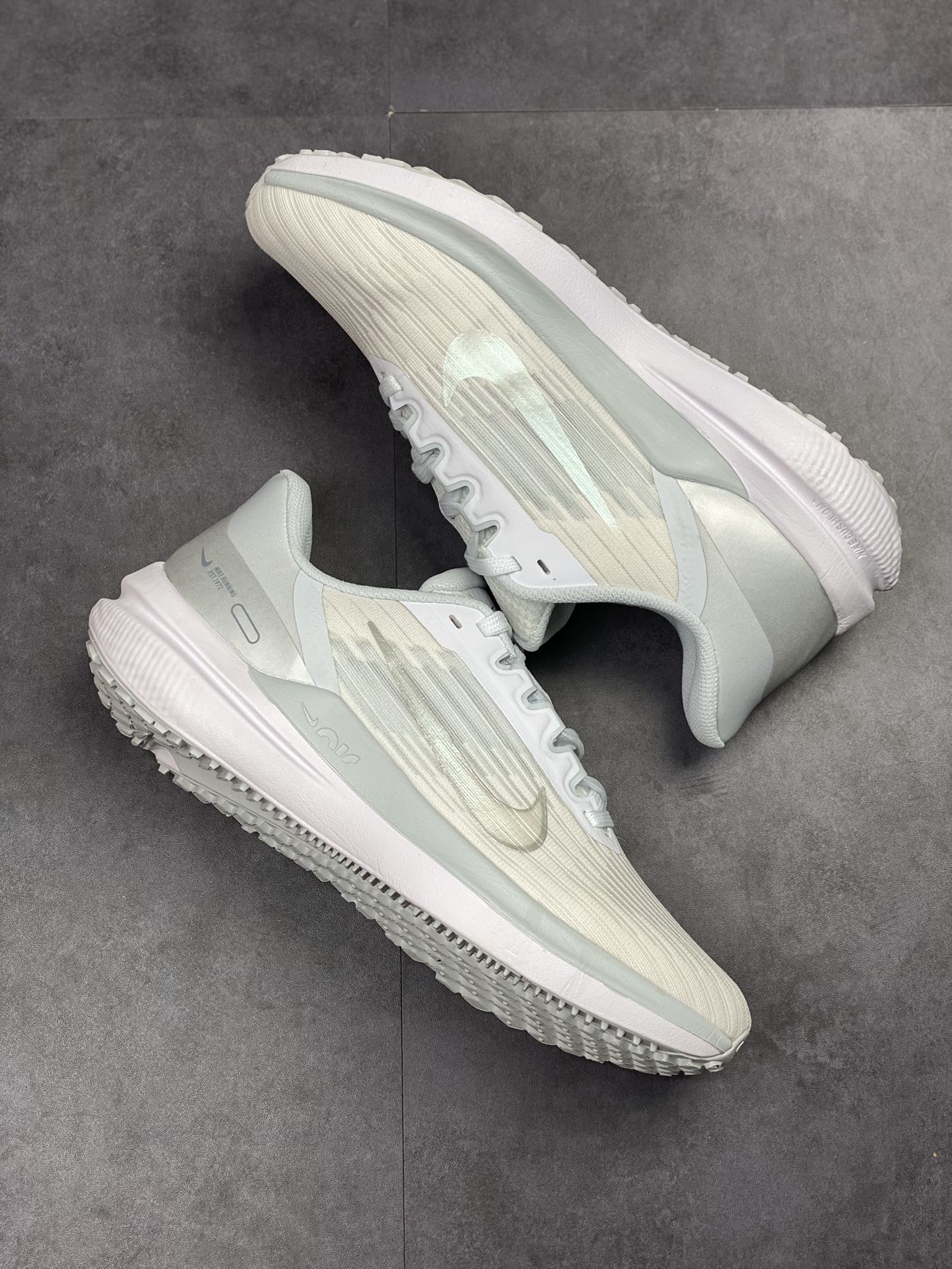 140 Nike Air Zoom Winflo 9代 白银 网透面气训跑练步鞋 DD8686-100