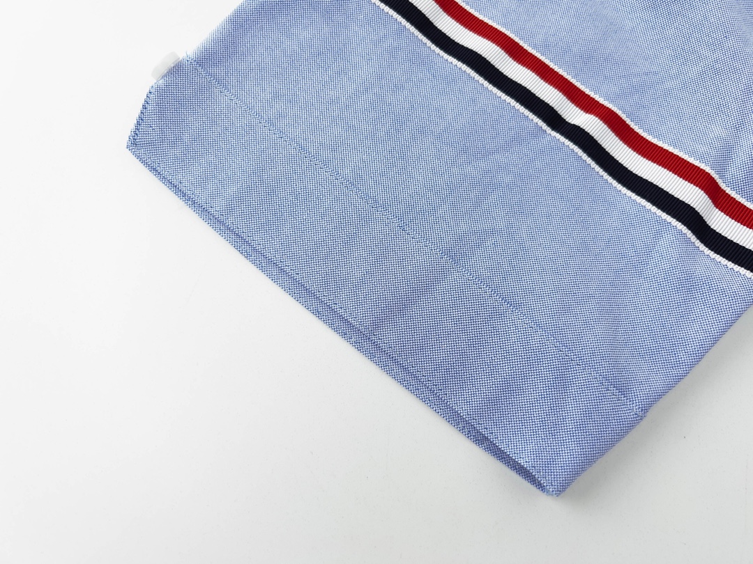 “Thom Browne TB Shirts: Classic Design with High-Quality Details and Materials” - 图片 6