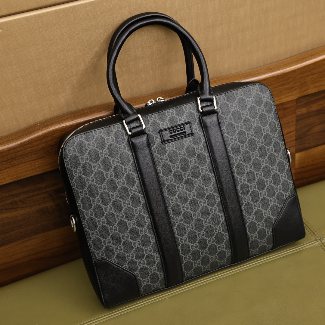 古奇公文包 通勤商务的办公理想之选,原版五金,精致做工,可 手提斜挎配有长肩带. 规格:39*28*6cm